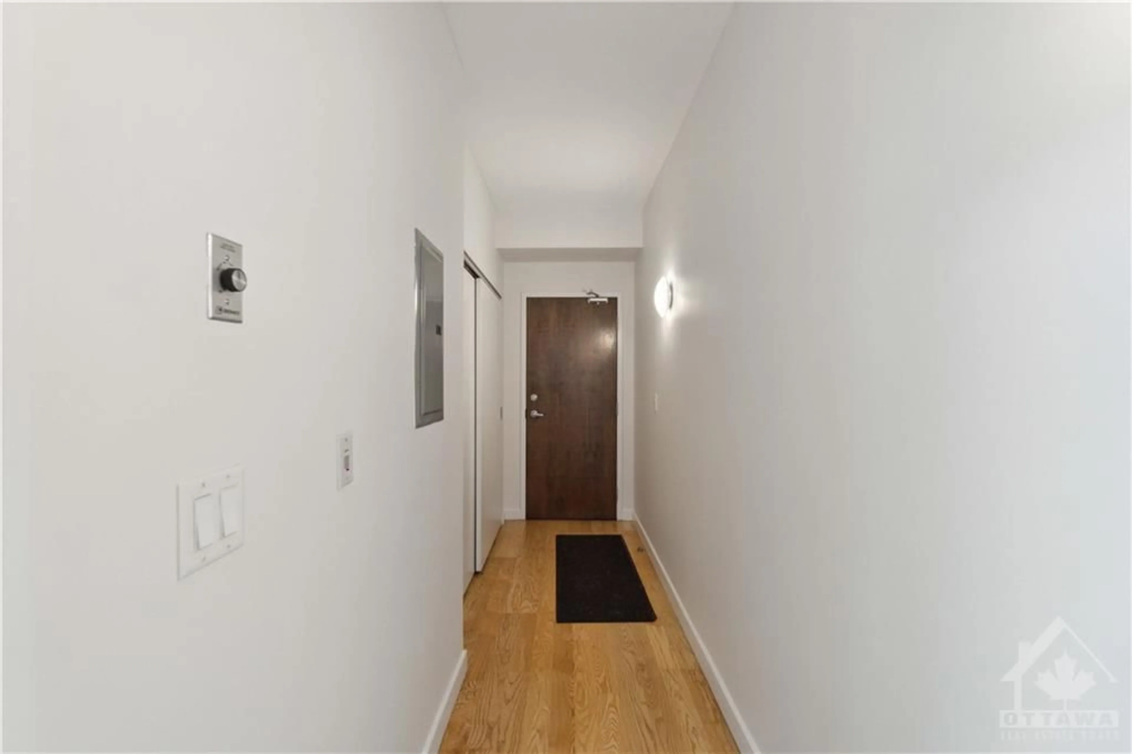 Indoor foyer, wood floors for 179 GEORGE St #904, Ottawa Ontario K1N 1J8