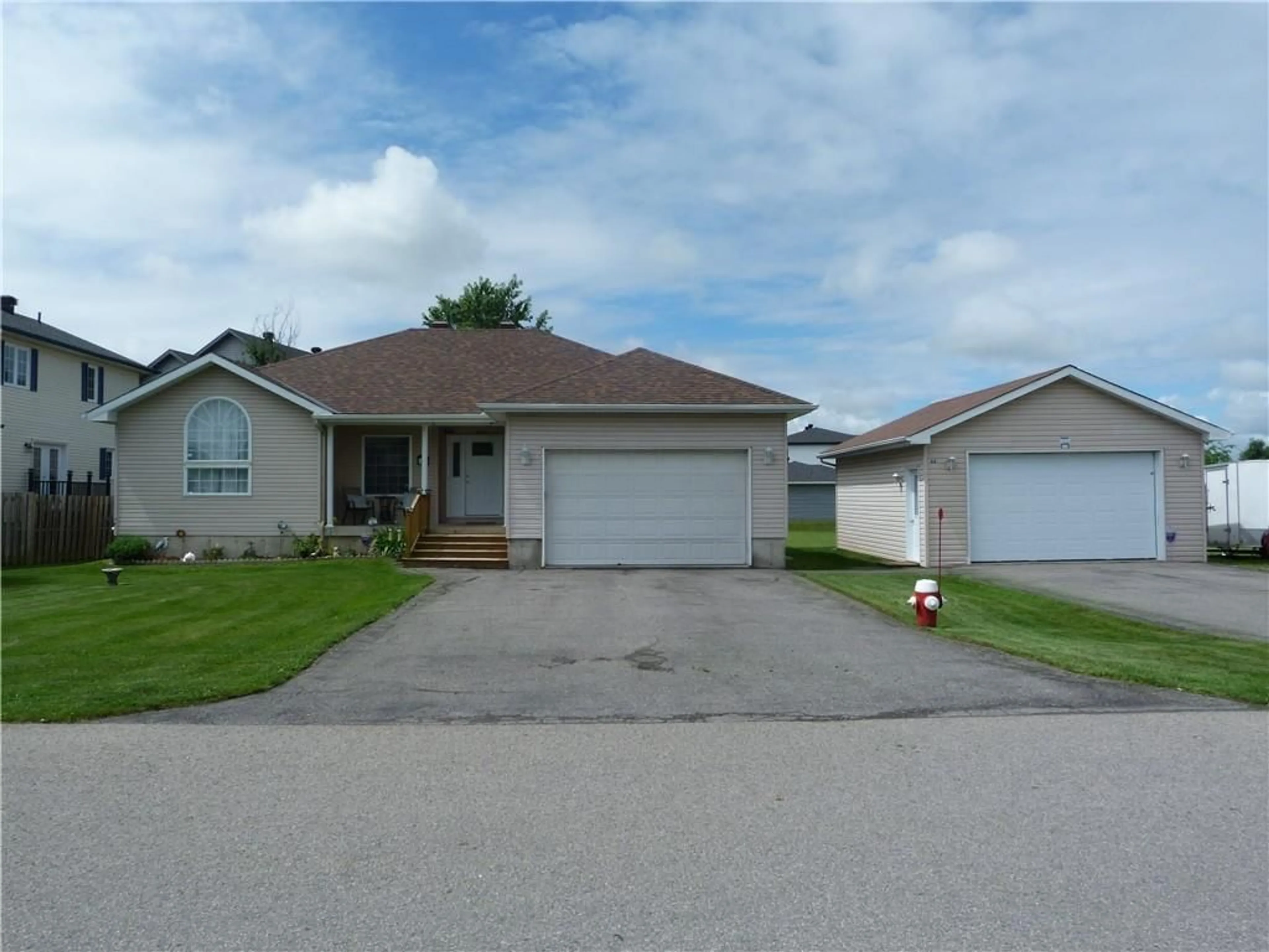 Frontside or backside of a home, the street view for 40 LORI Lane, Chesterville Ontario K0C 1H0