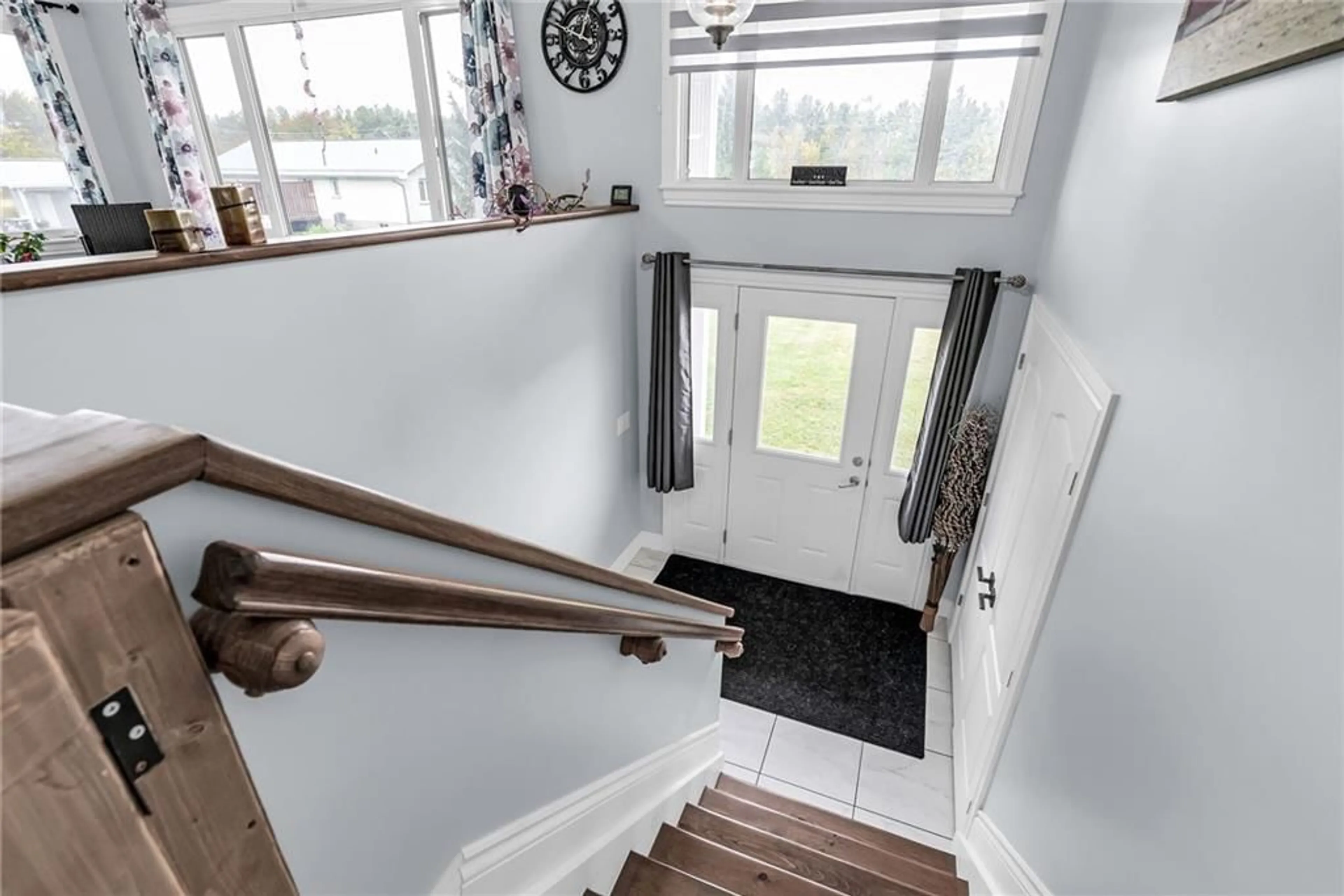 Stairs for 5269 MACLEOD Rd, Ingleside Ontario K0C 1M0