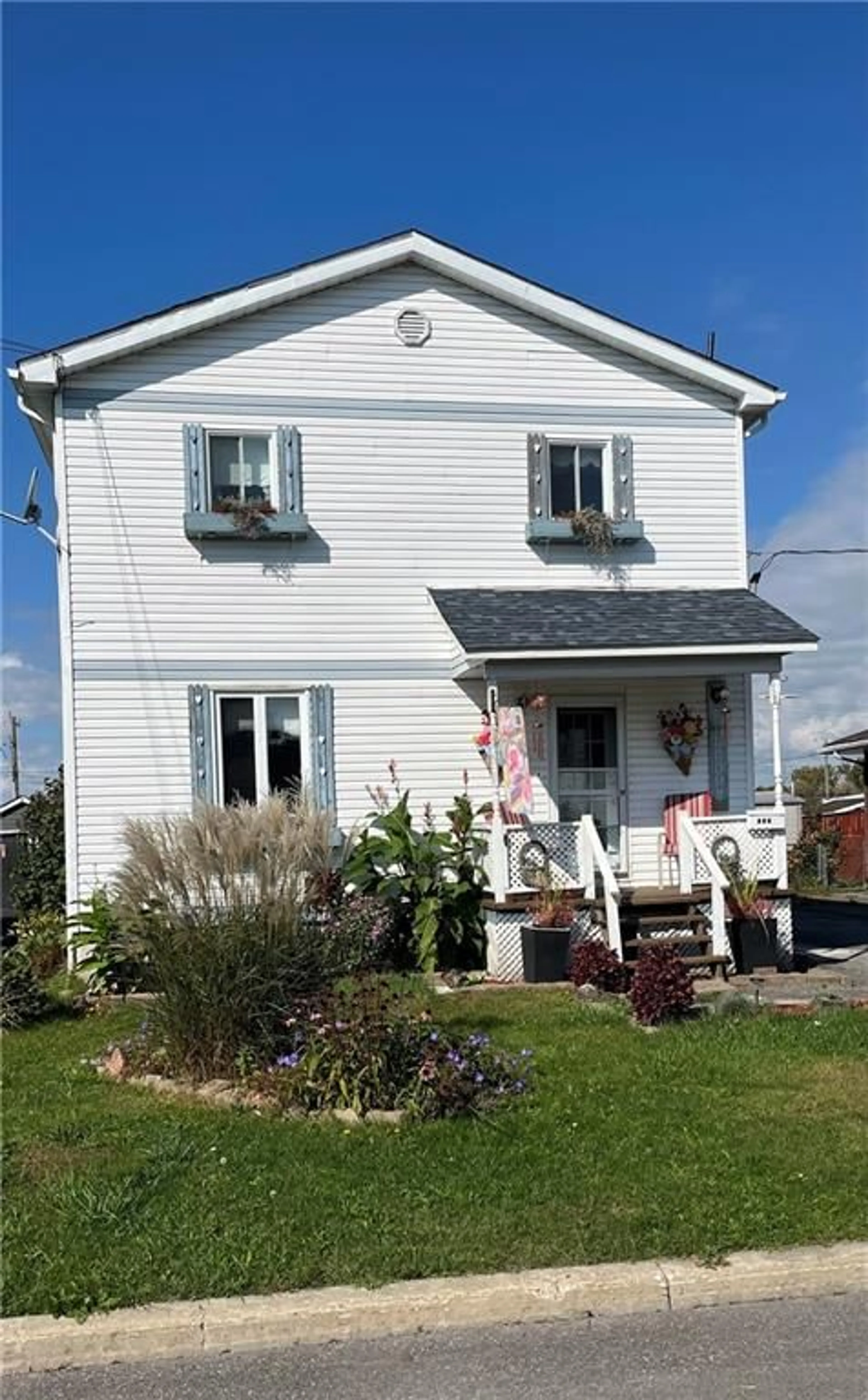 Frontside or backside of a home, cottage for 236 SALISBURY St, Hawkesbury Ontario K6A 2P6