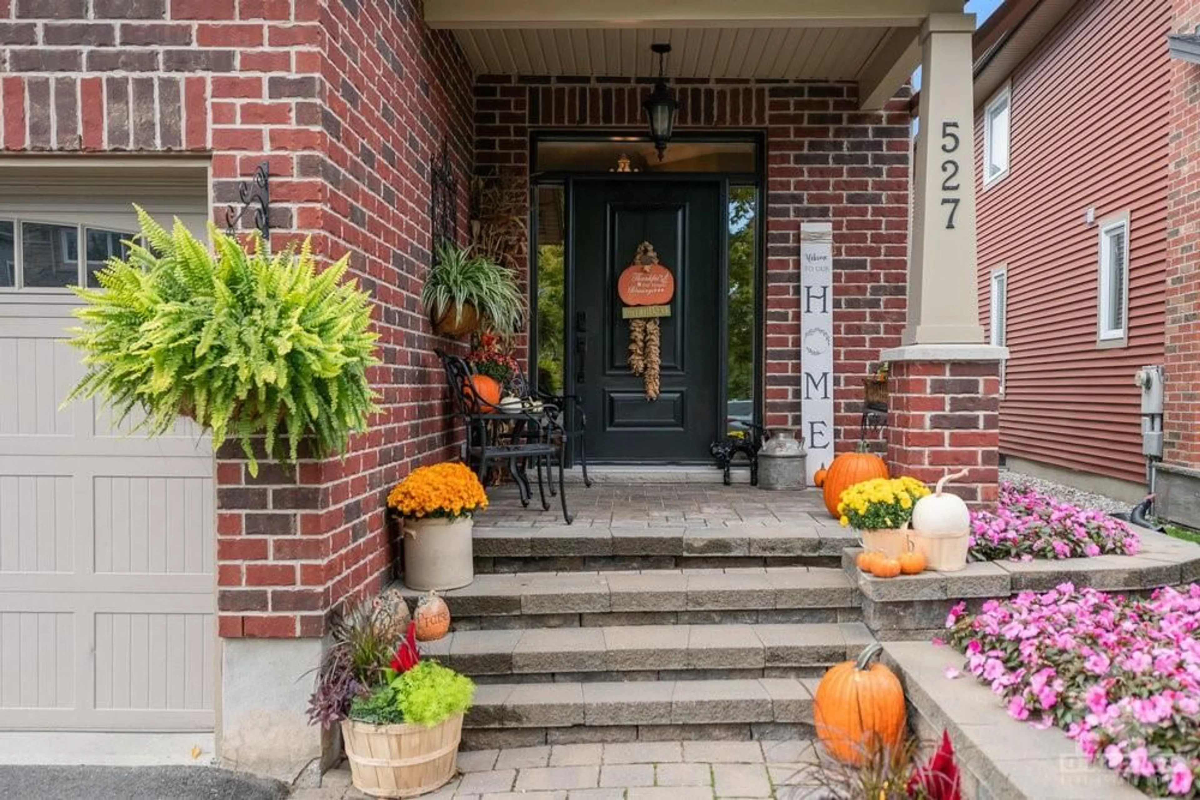 Indoor entryway for 527 GOLDEN SEDGE Way, Ottawa Ontario K1T 0G3