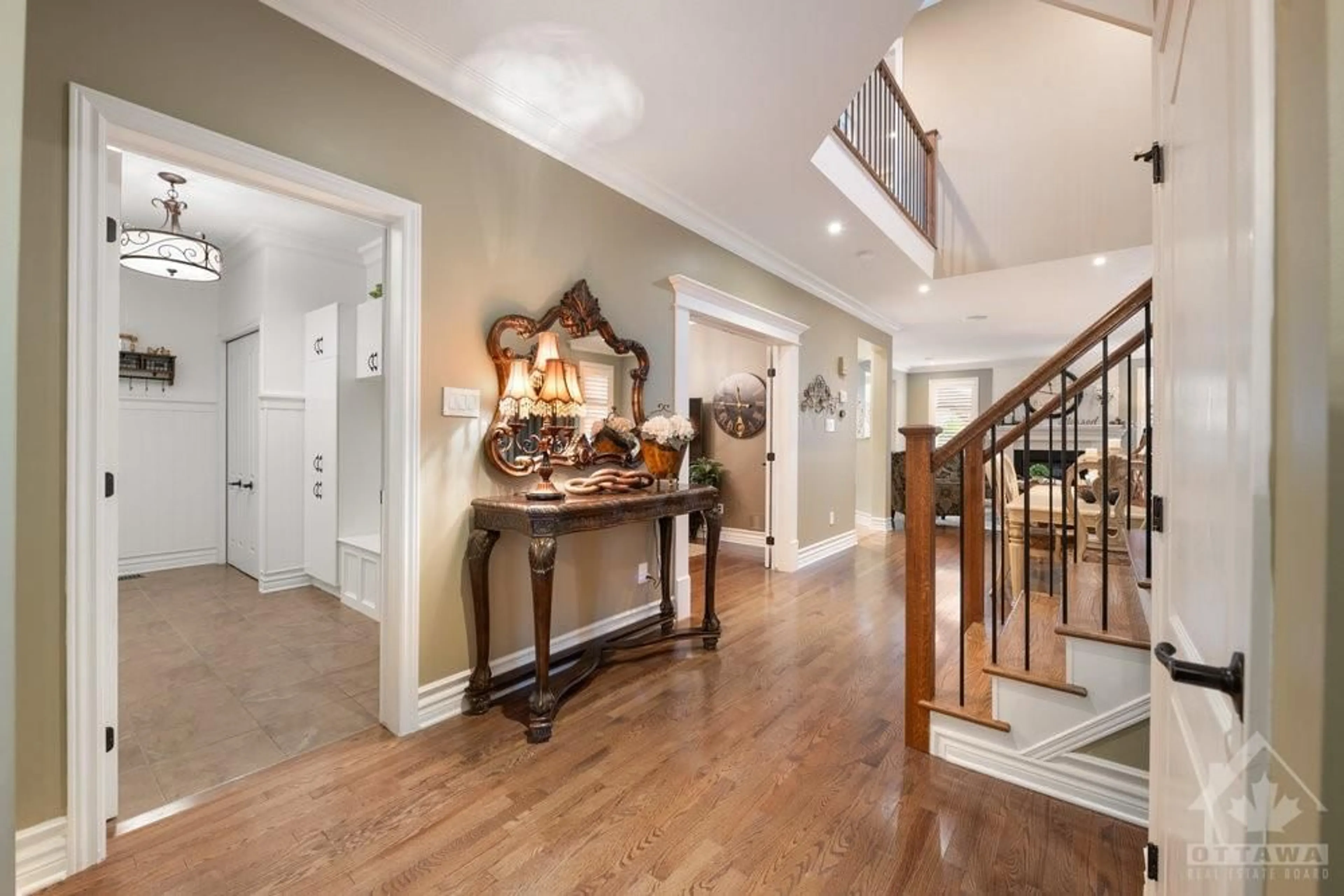 Indoor entryway, wood floors for 527 GOLDEN SEDGE Way, Ottawa Ontario K1T 0G3