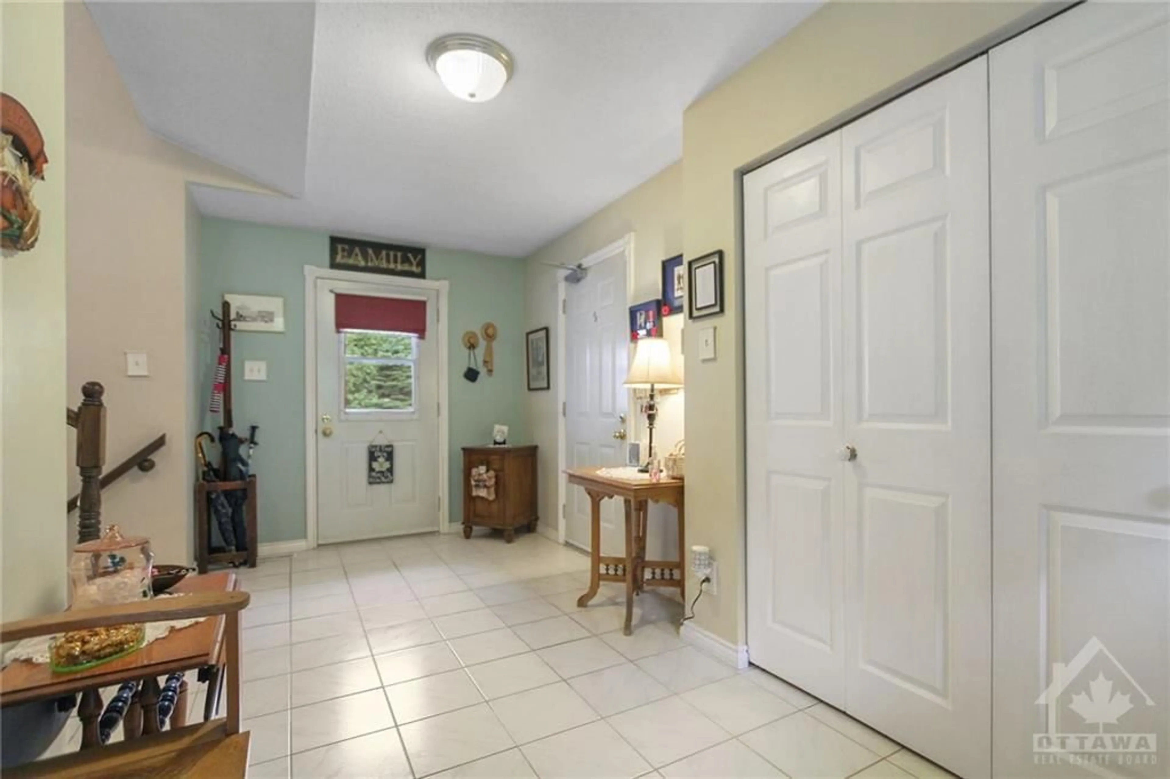 Indoor entryway, wood floors for 254 NORTHCOTE Dr, Carleton Place Ontario K7C 0C4