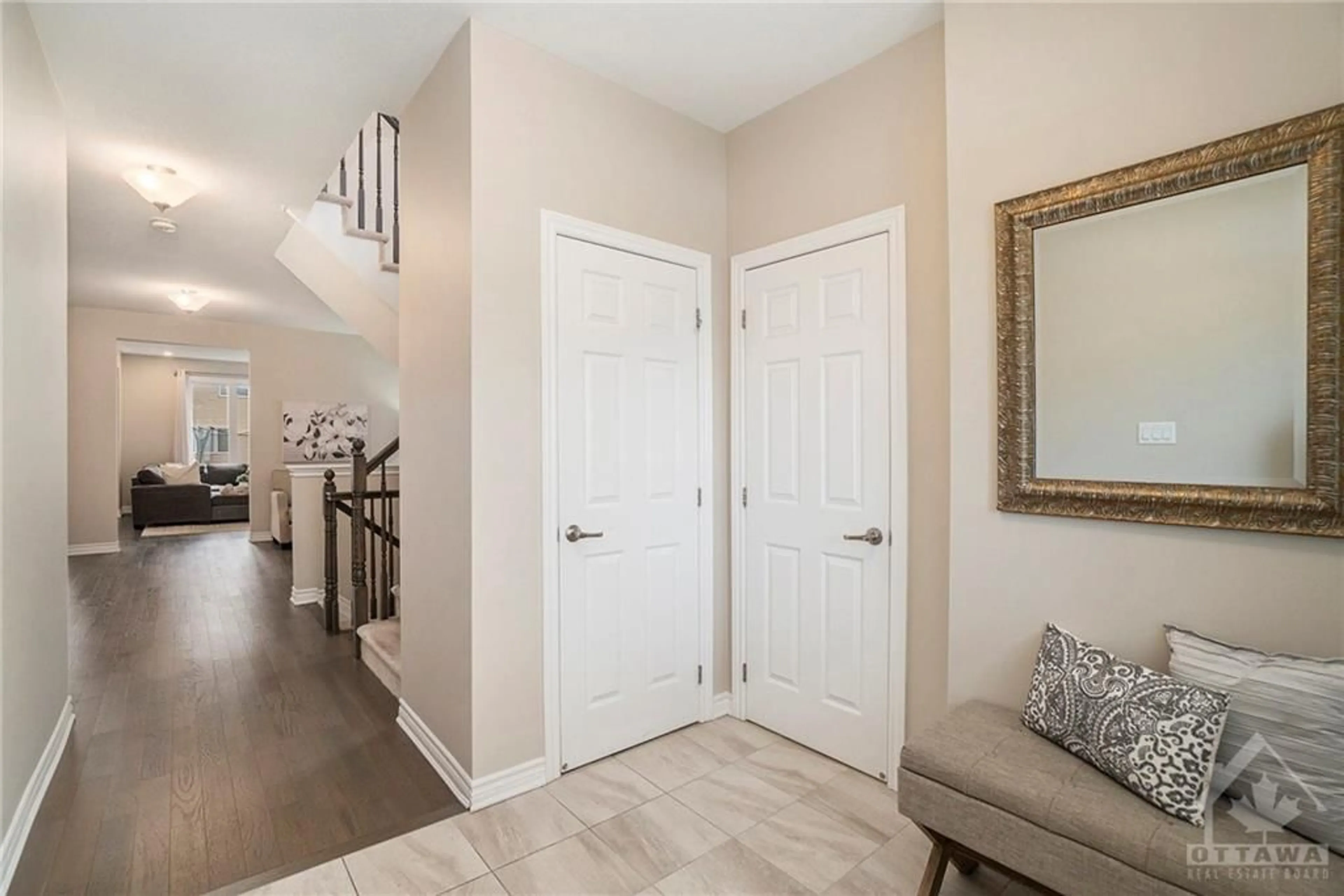 Indoor entryway, wood floors for 901 PEDIGREE St, Stittsville Ontario K2S 0Y5