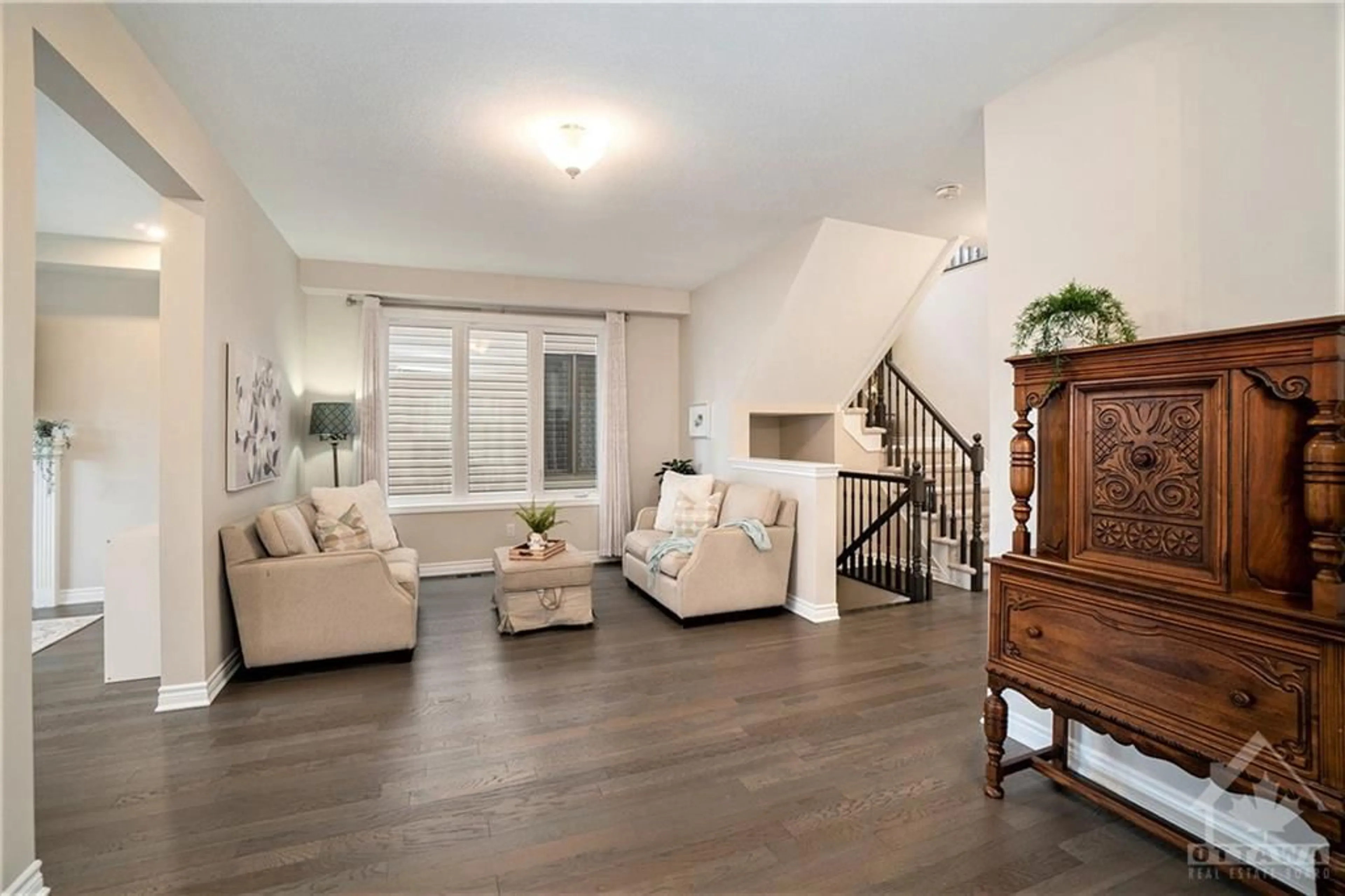 Living room, wood floors for 901 PEDIGREE St, Stittsville Ontario K2S 0Y5