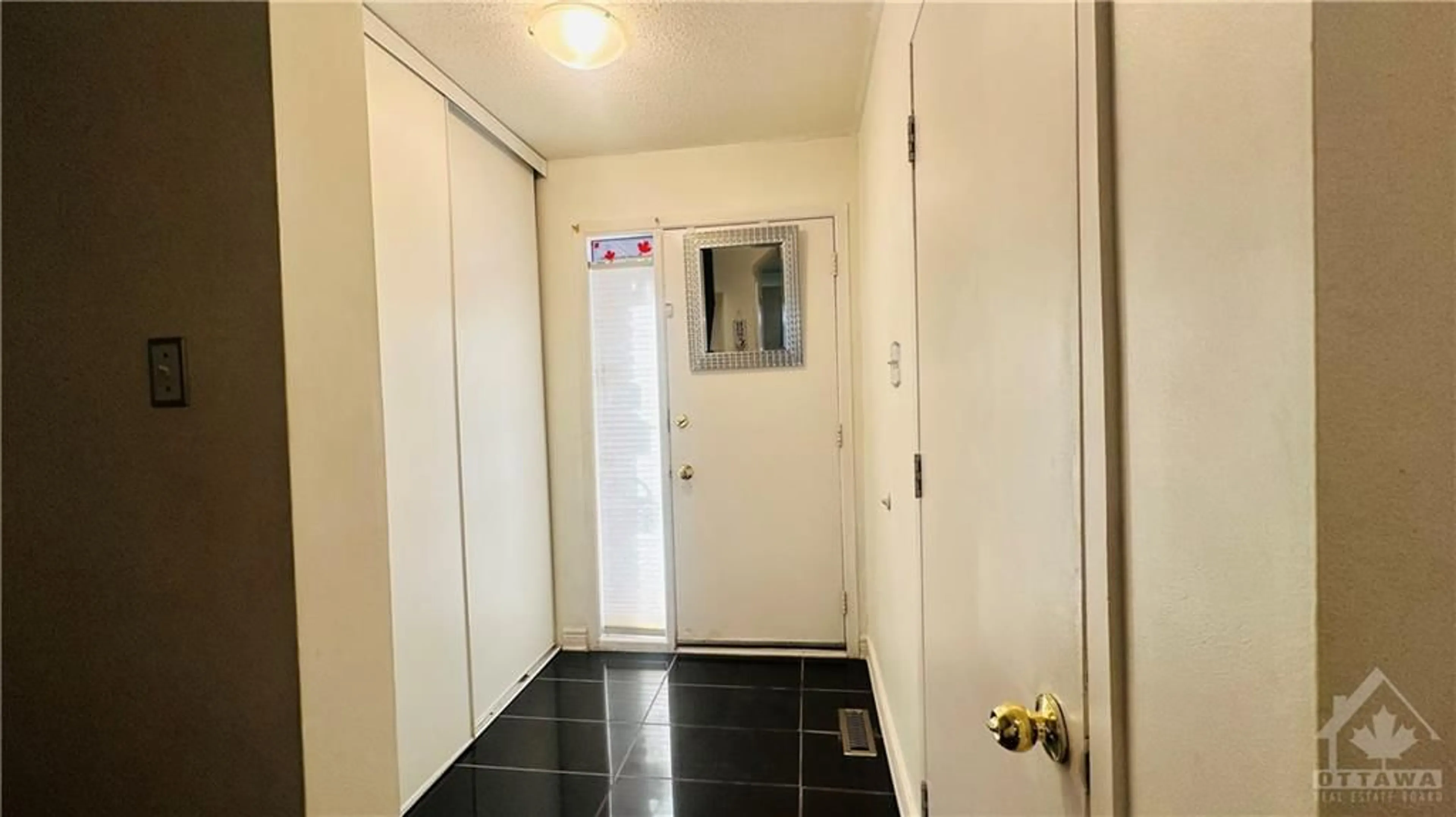 Indoor foyer, unknown floor for 19 BANEBERRY Cres, Ottawa Ontario K2L 2Y3