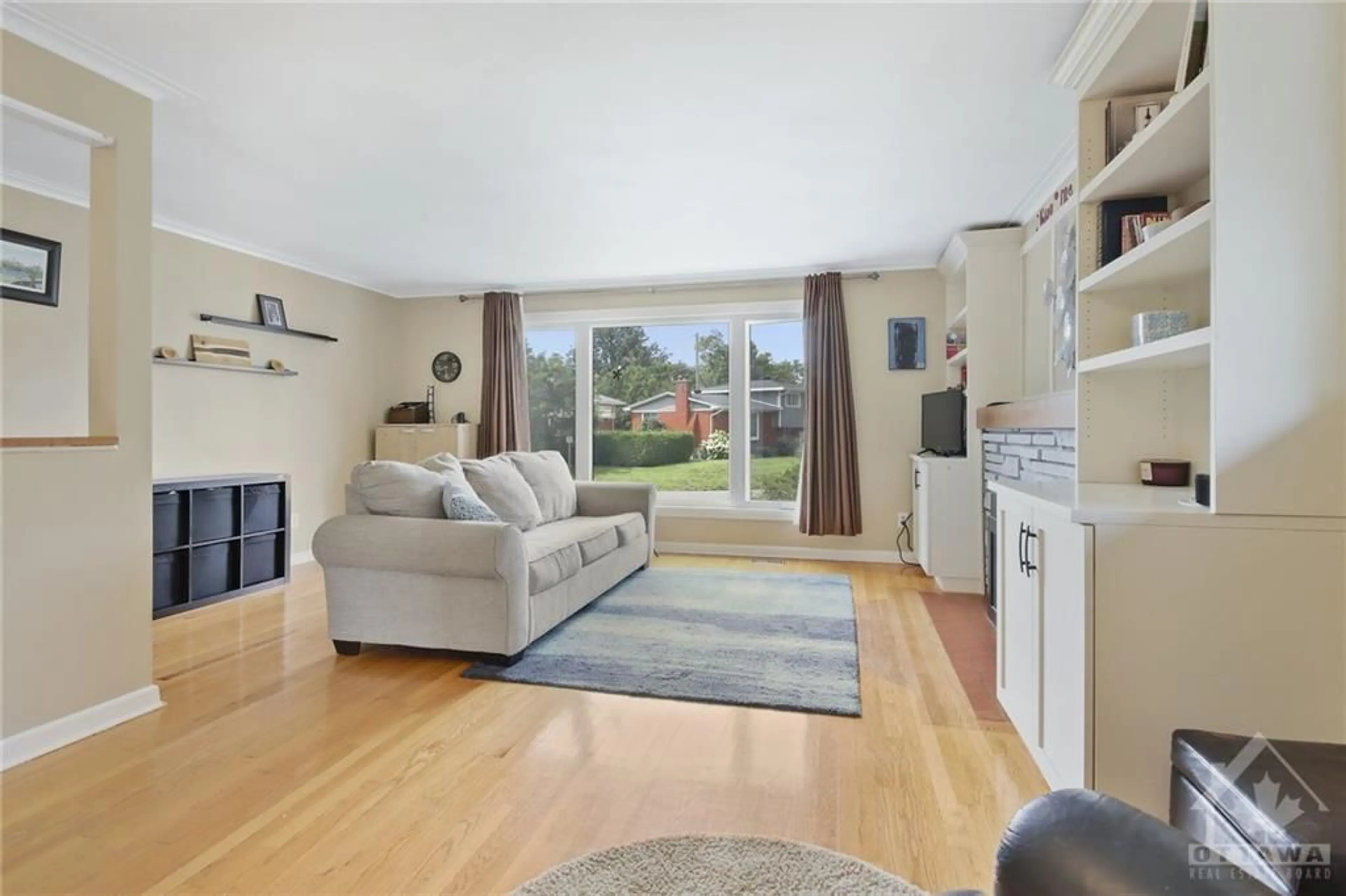 Living room, wood floors for 1774 FORMAN Ave, Ottawa Ontario K2C 1A8