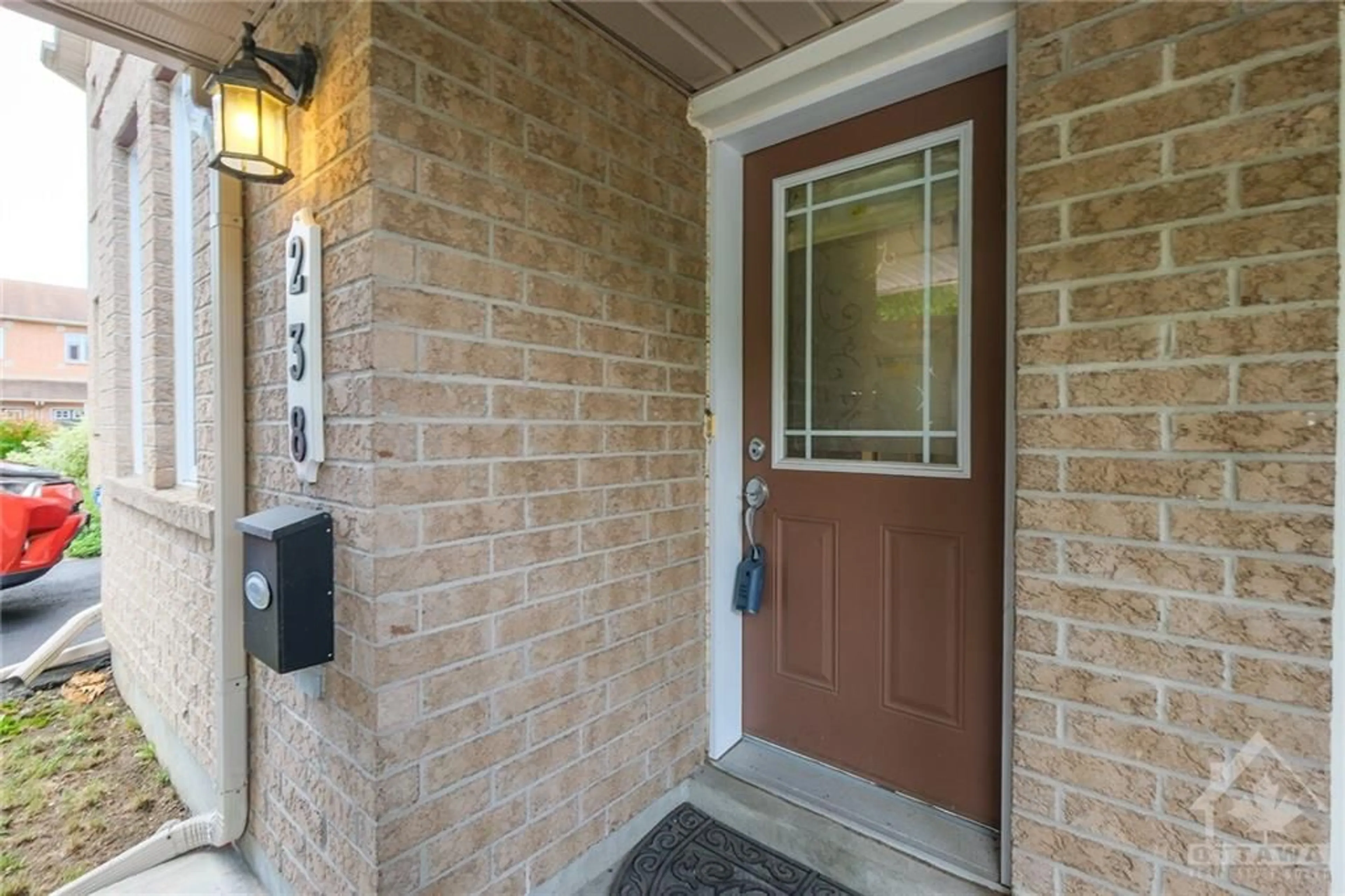 Indoor entryway for 238 SERENA Way, Ottawa Ontario K2G 4P6