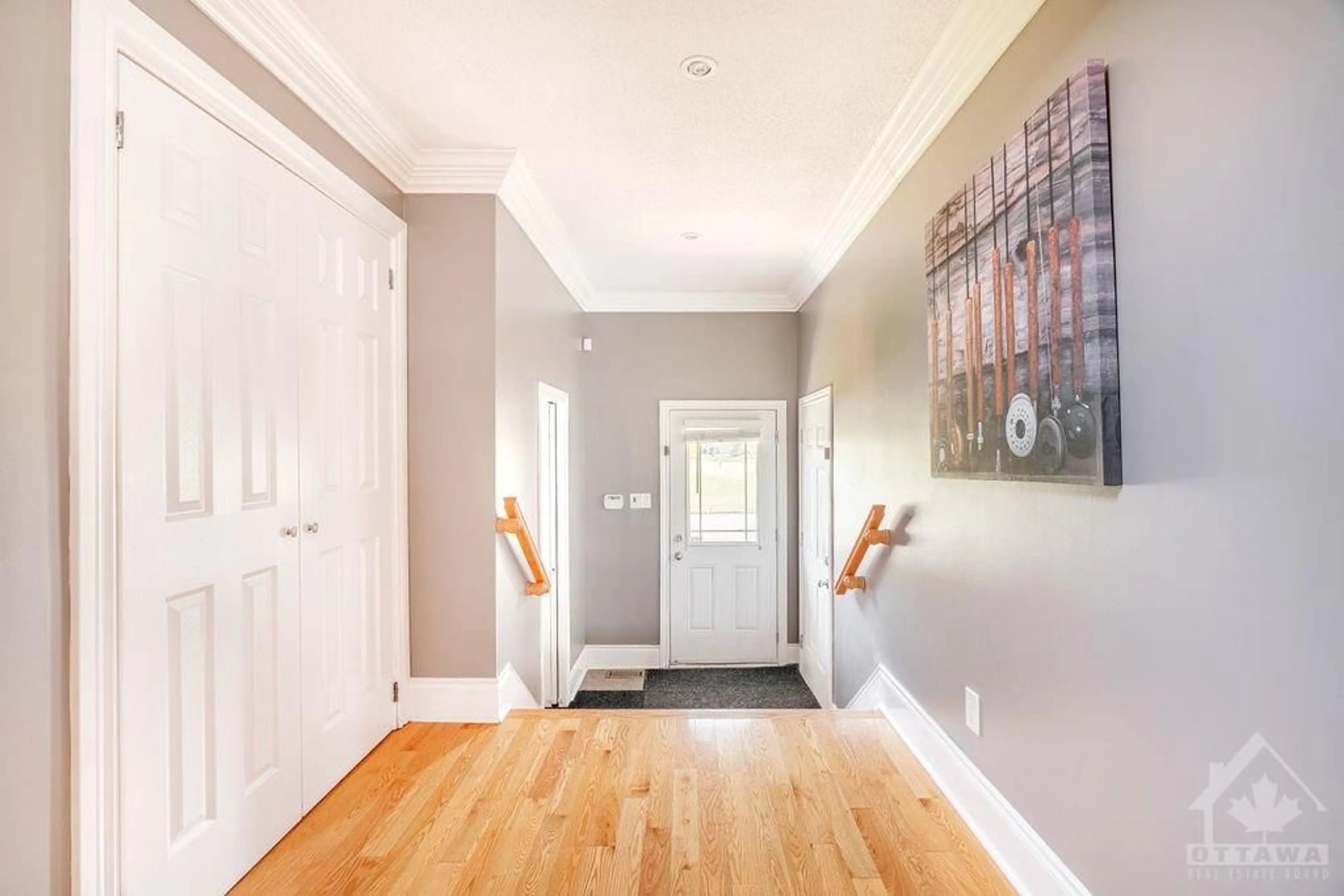 Indoor entryway, wood floors for 429 SPARKMAN Ave, Ottawa Ontario K4A 0J1