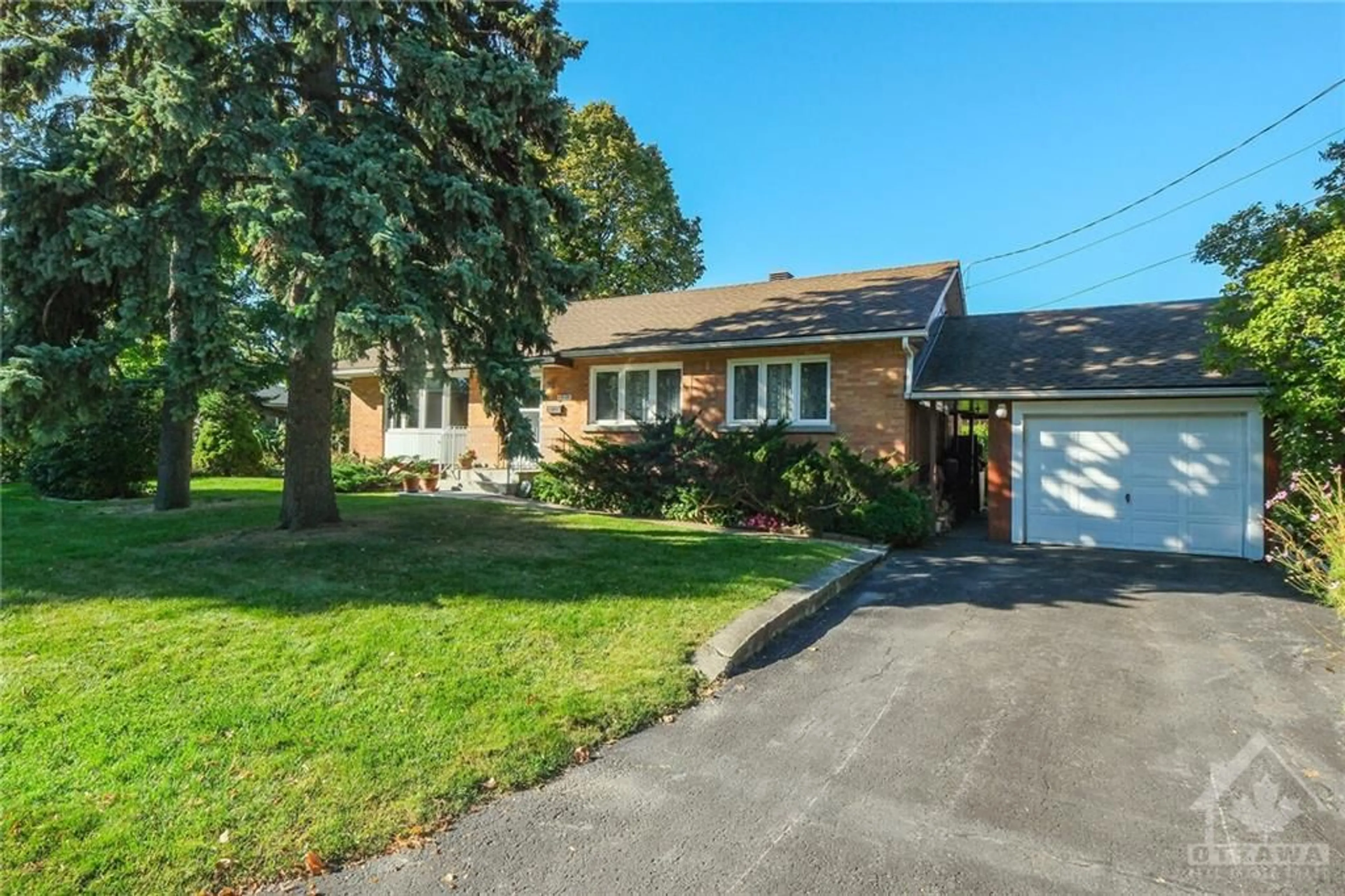 Frontside or backside of a home, cottage for 1570 GILLES St, Ottawa Ontario K1H 8E6