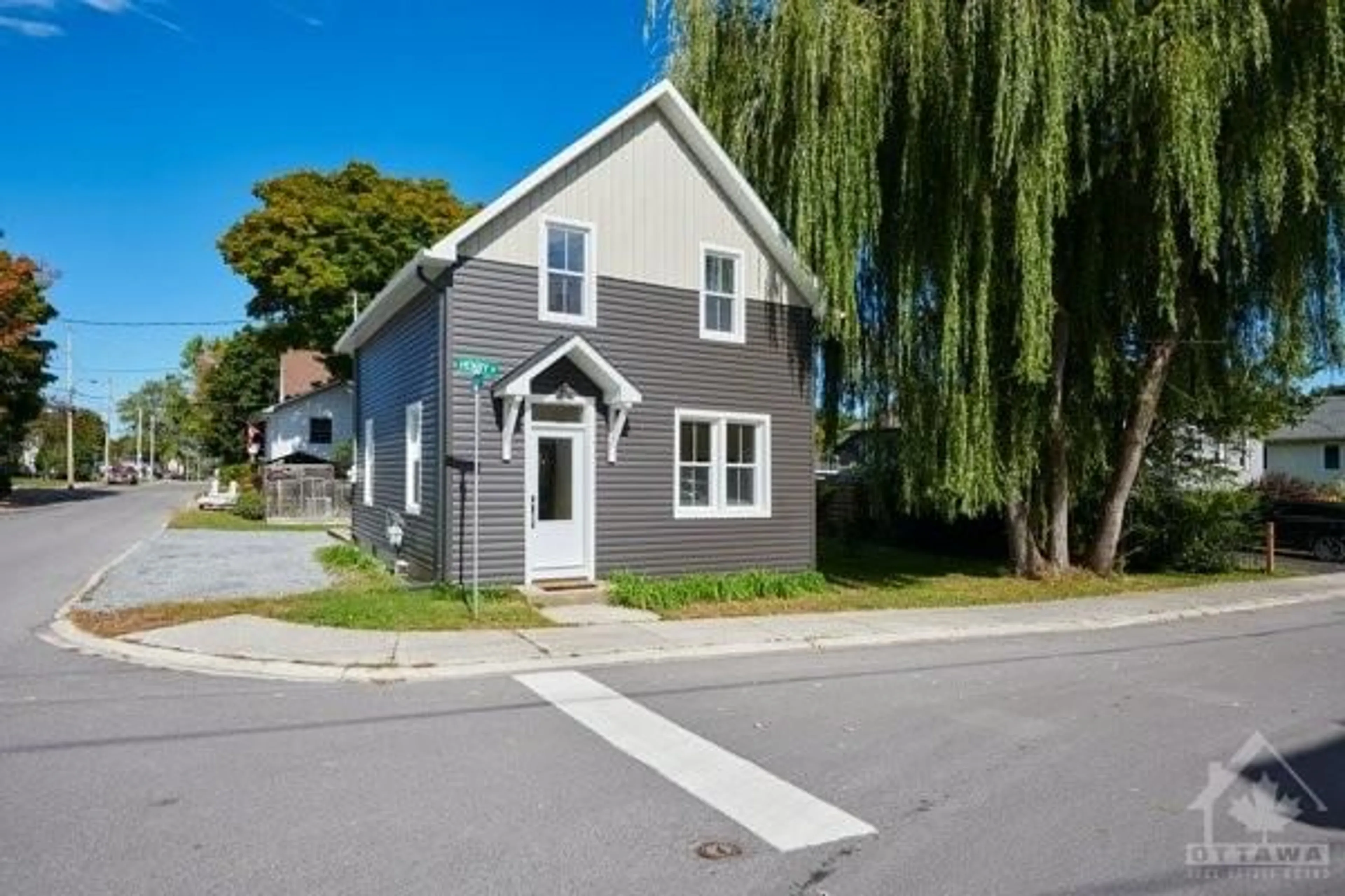 Frontside or backside of a home, cottage for 151 HENRY St, Carleton Place Ontario K7C 1A9