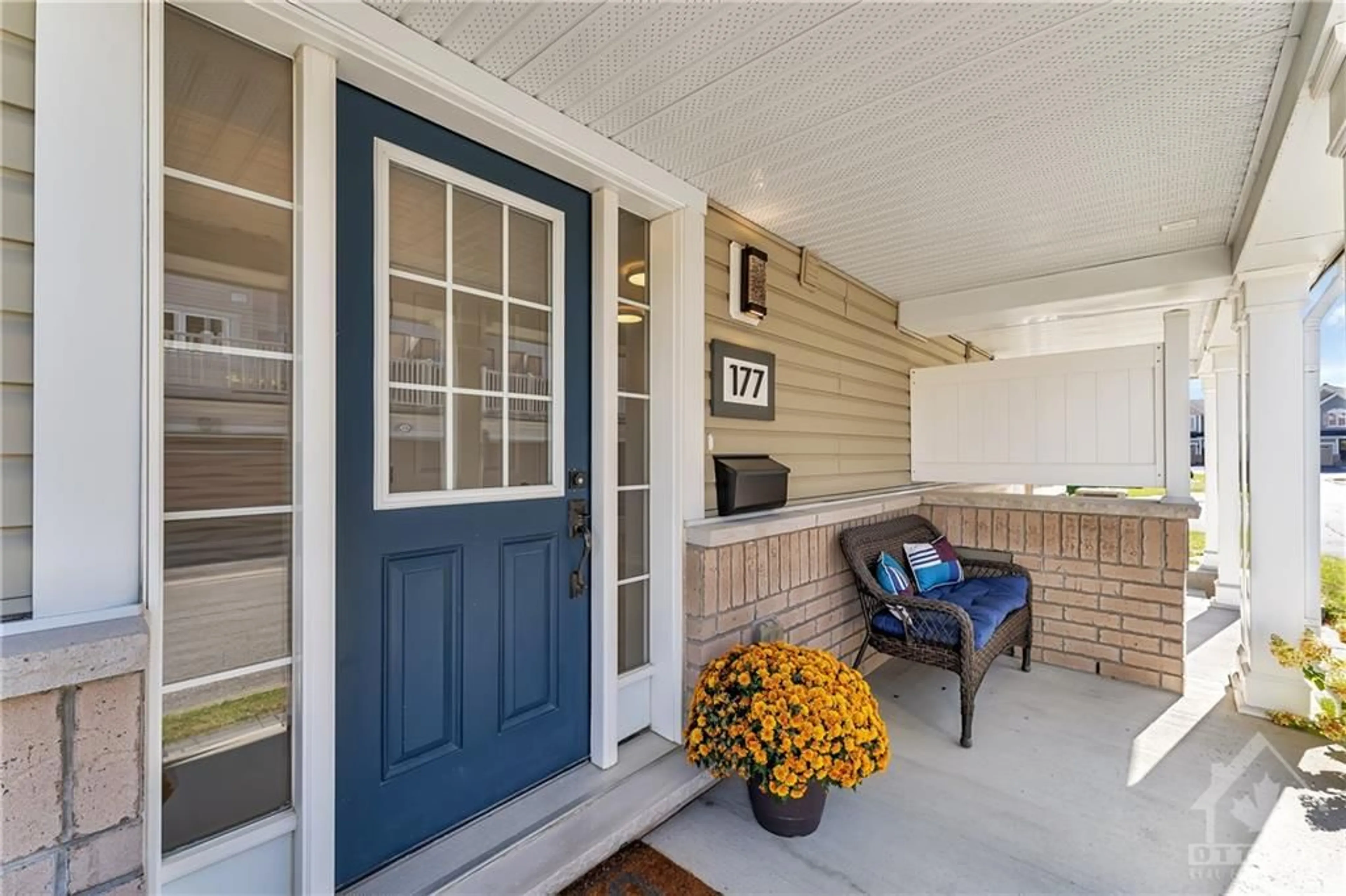 Indoor entryway, wood floors for 177 PAR LA VILLE Cir, Stittsville Ontario K2S 0T6