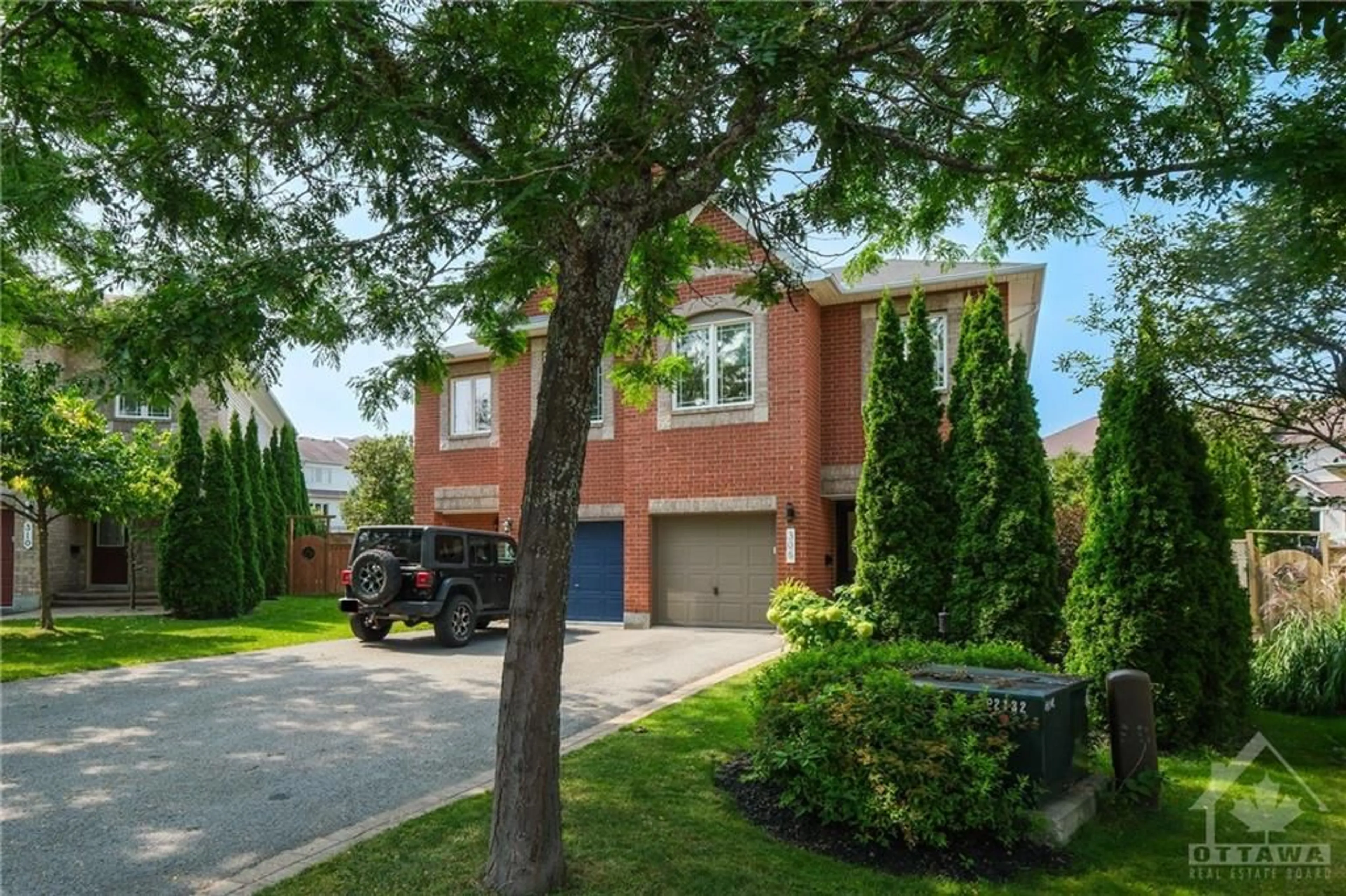 A pic from exterior of the house or condo, the street view for 306 STATEWOOD Dr, Kanata Ontario K2K 0A8