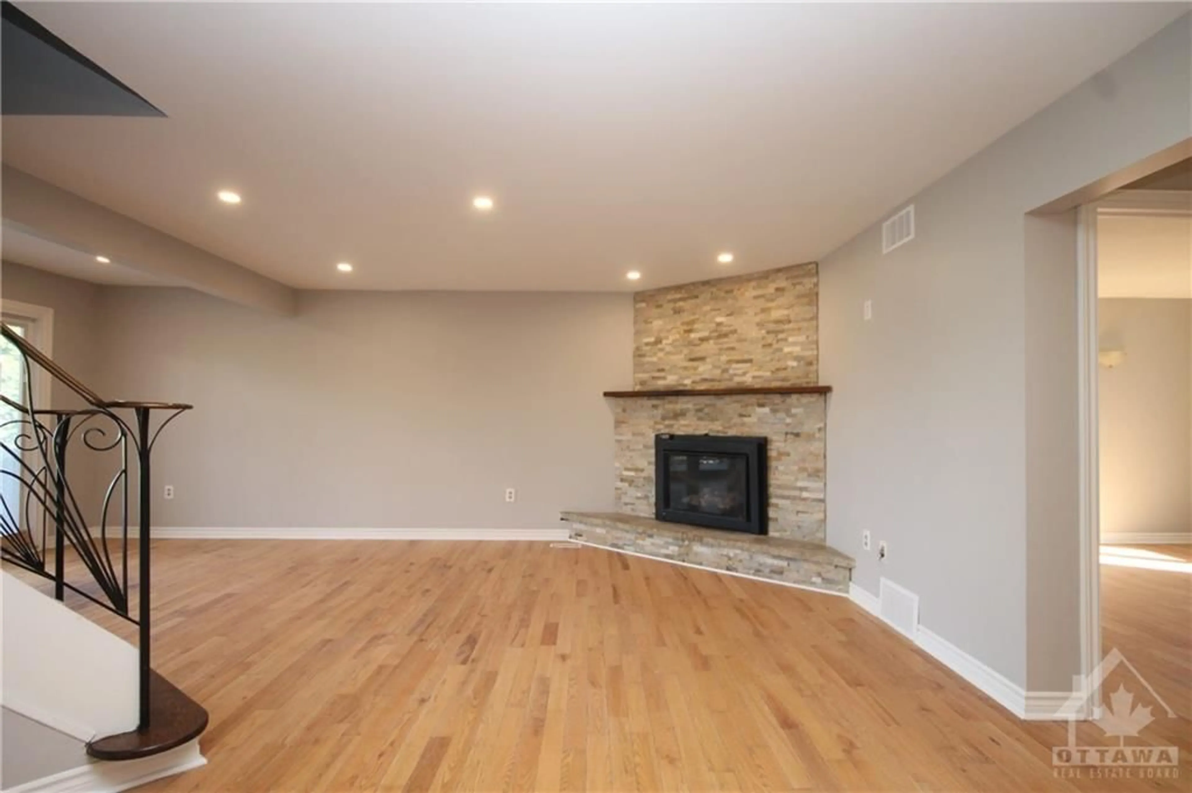 Living room, wood floors for 1844 RIVER Rd, Ottawa Ontario K4M 1B4