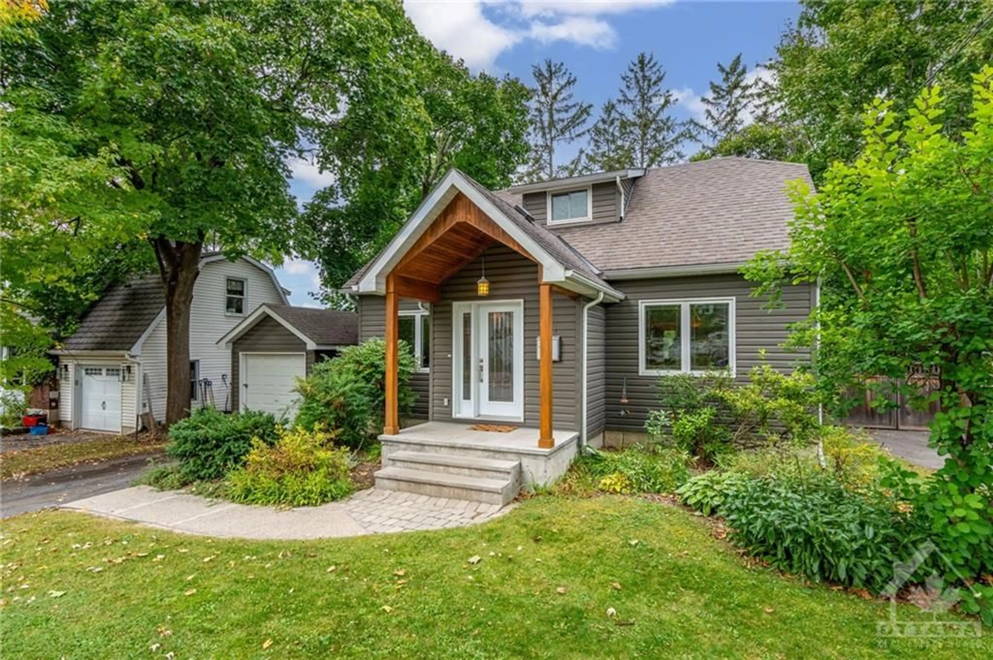 Frontside or backside of a home, cottage for 241 PLEASANT PARK Rd, Ottawa Ontario K1H 5M4