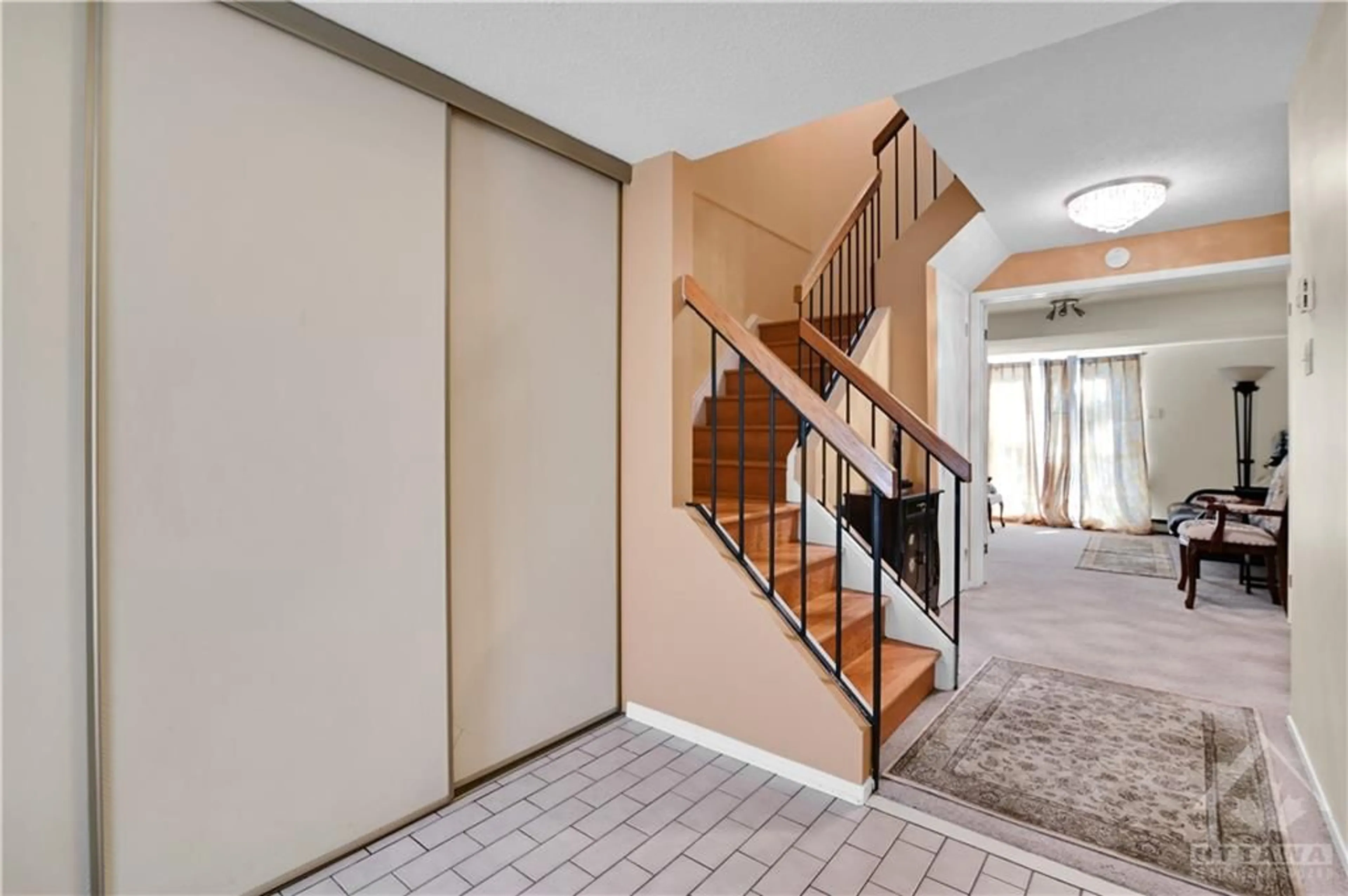 Indoor foyer, carpet floors for 6571 BILBERRY Dr, Ottawa Ontario K1C 4N4