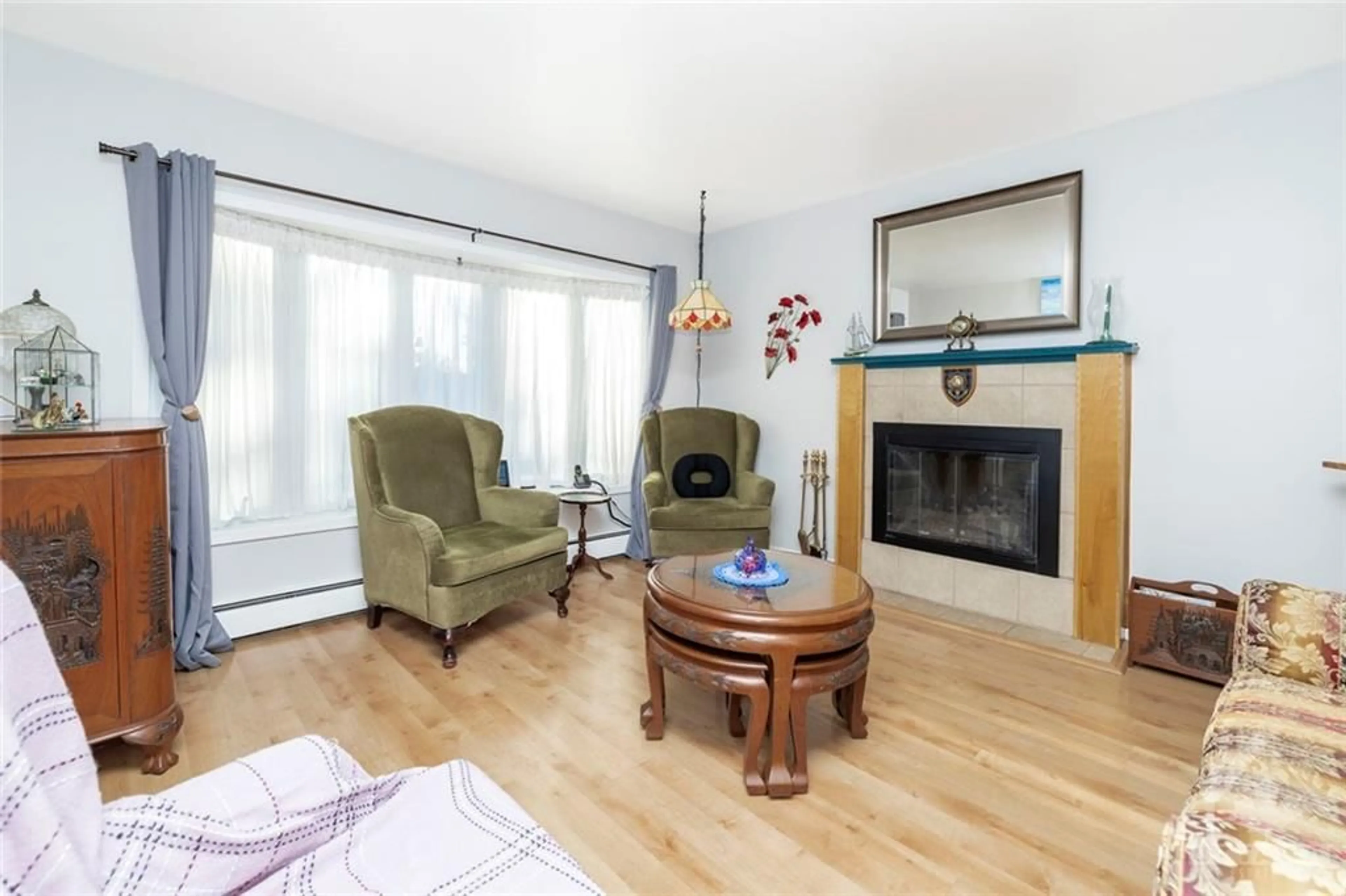 Living room, wood floors for 2689 DERBY St, Metcalfe Ontario K0A 2P0