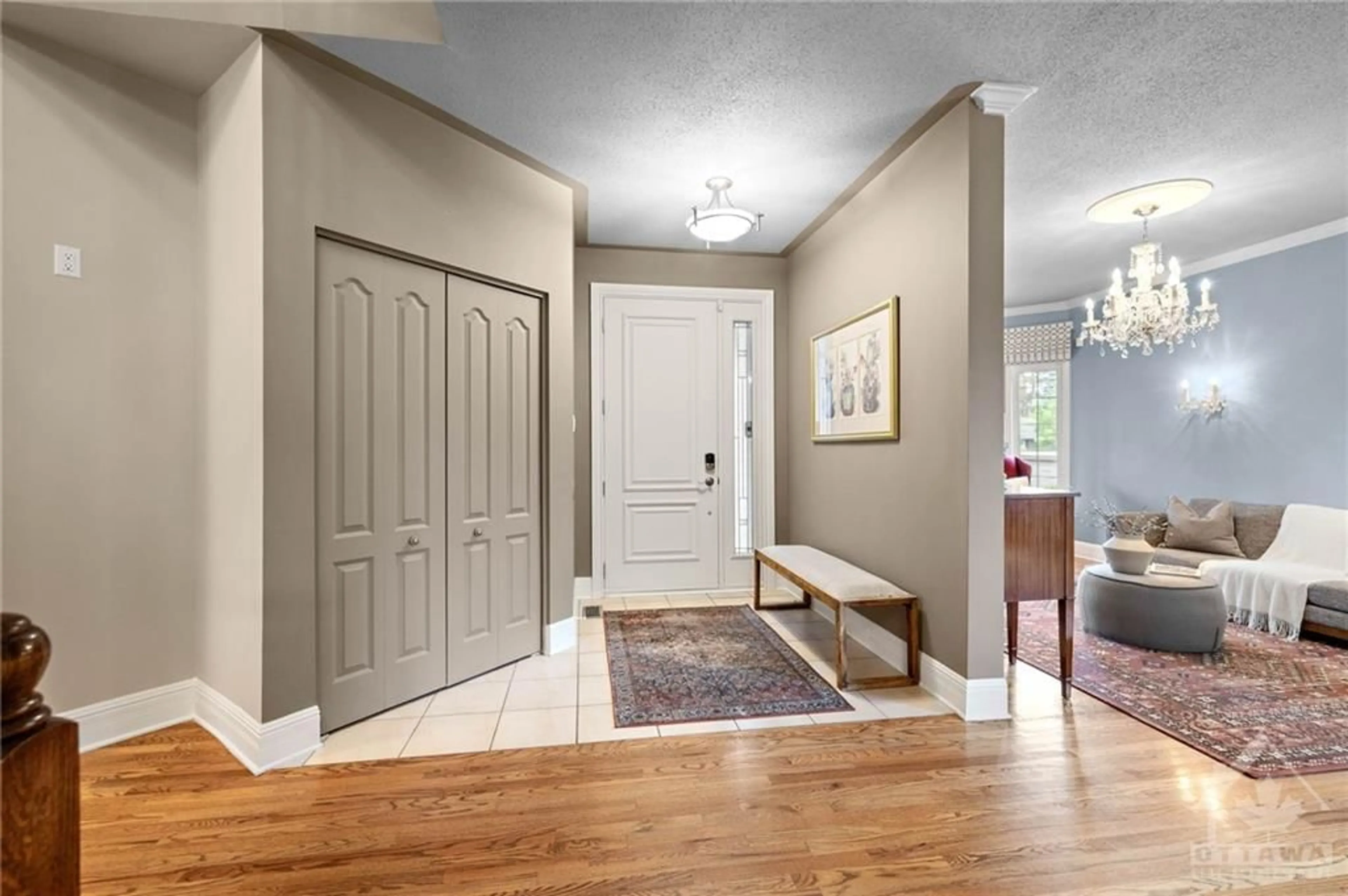 Indoor entryway, wood floors for 315 SMYTH Rd, Ottawa Ontario K1H 2J1