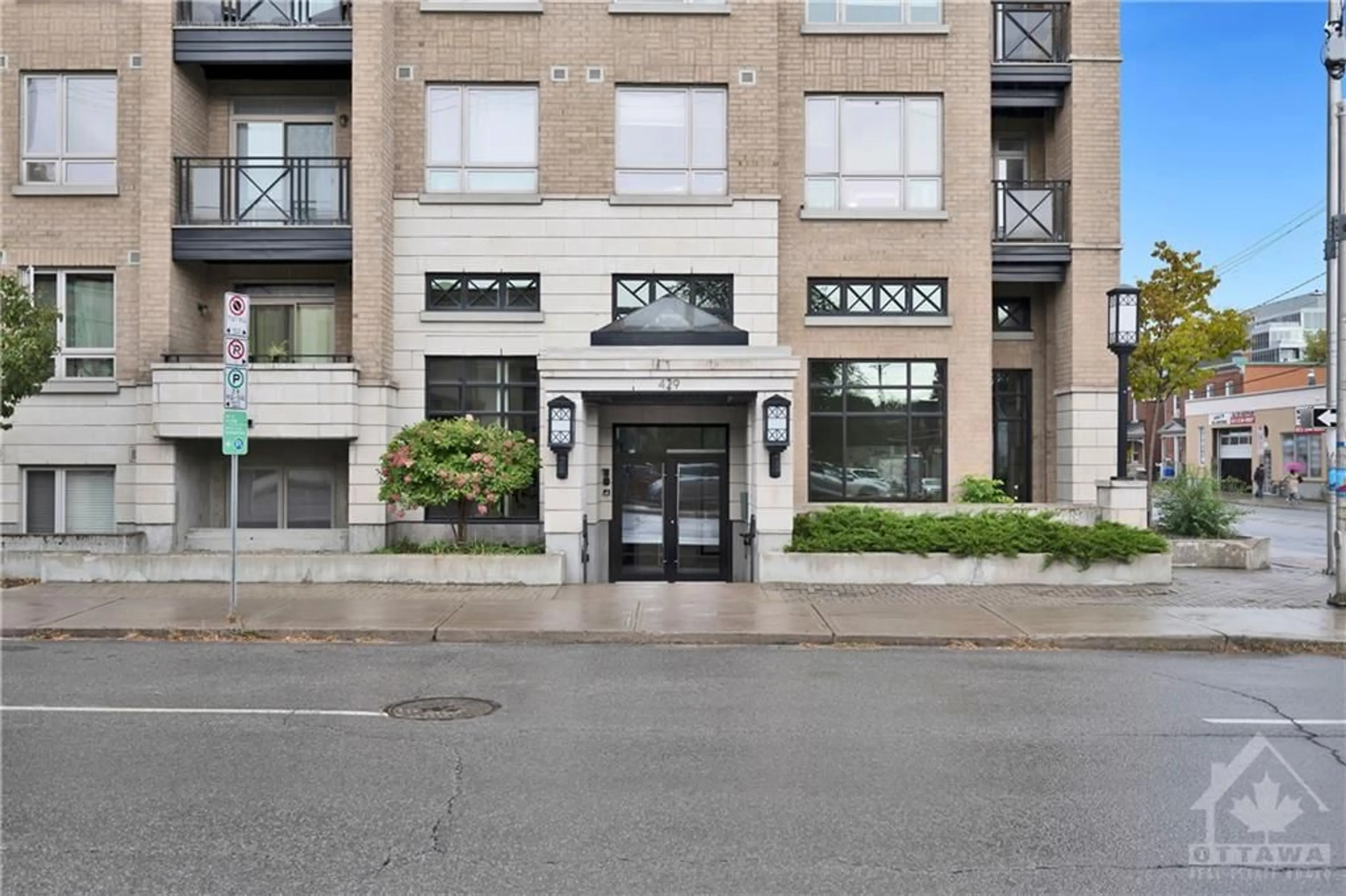 A pic from exterior of the house or condo, the front or back of building for 429 KENT St #114, Ottawa Ontario K2P 1B5