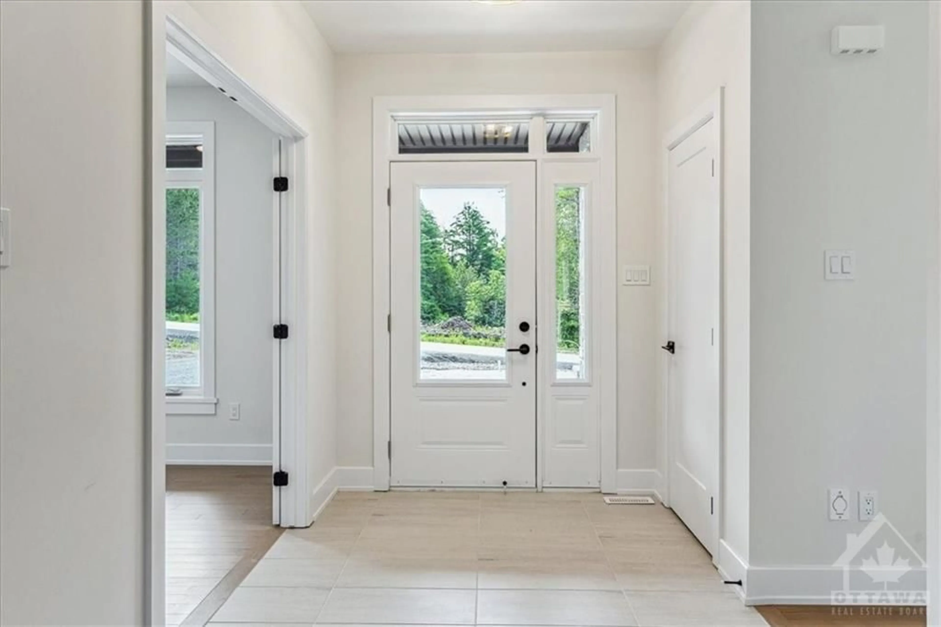 Indoor entryway, wood floors for 221 CASSIDY Cres, Carleton Place Ontario K7C 0E1