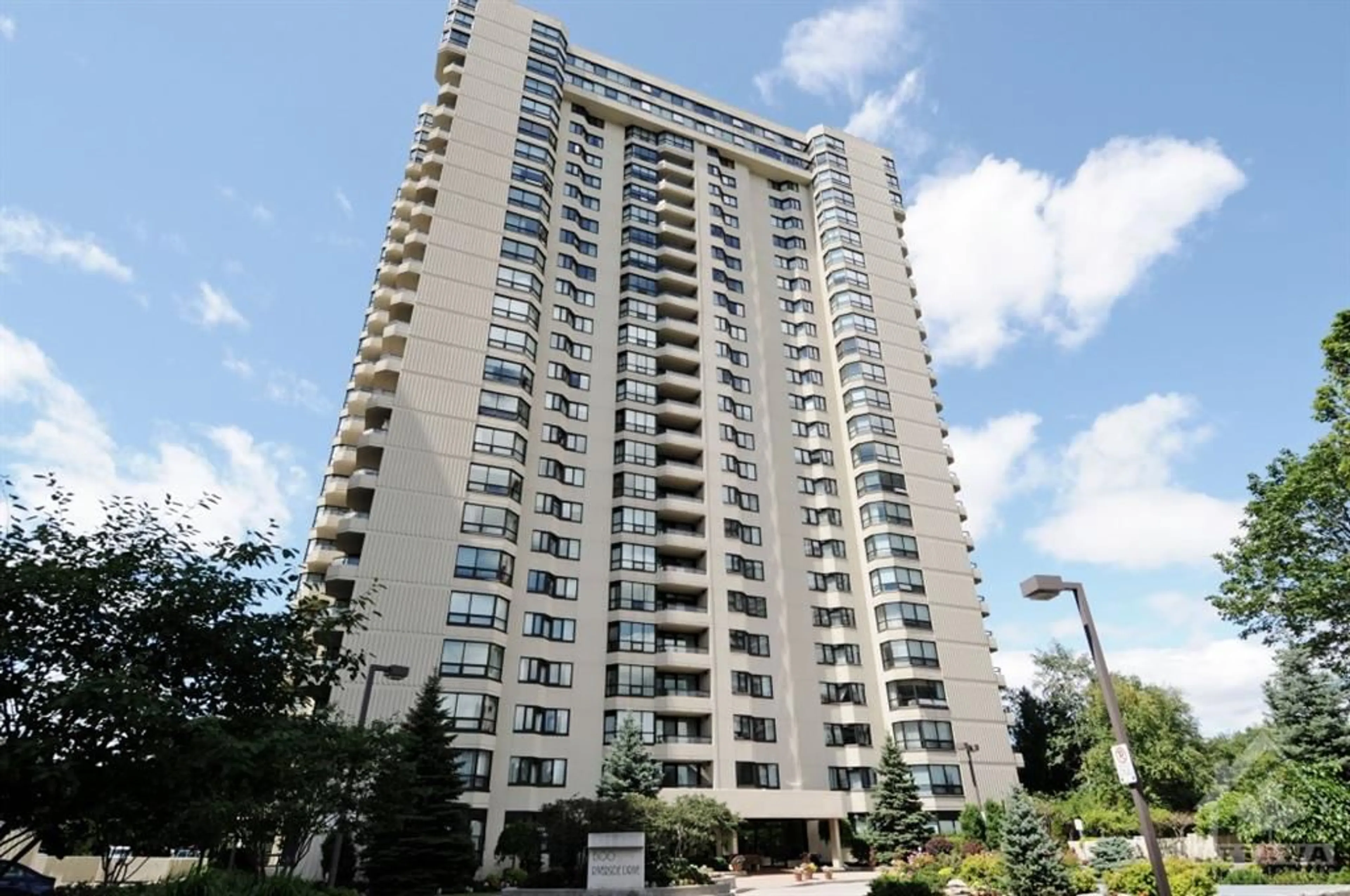 A pic from exterior of the house or condo, the front or back of building for 1500 RIVERSIDE Dr #407, Ottawa Ontario K1G 4J4