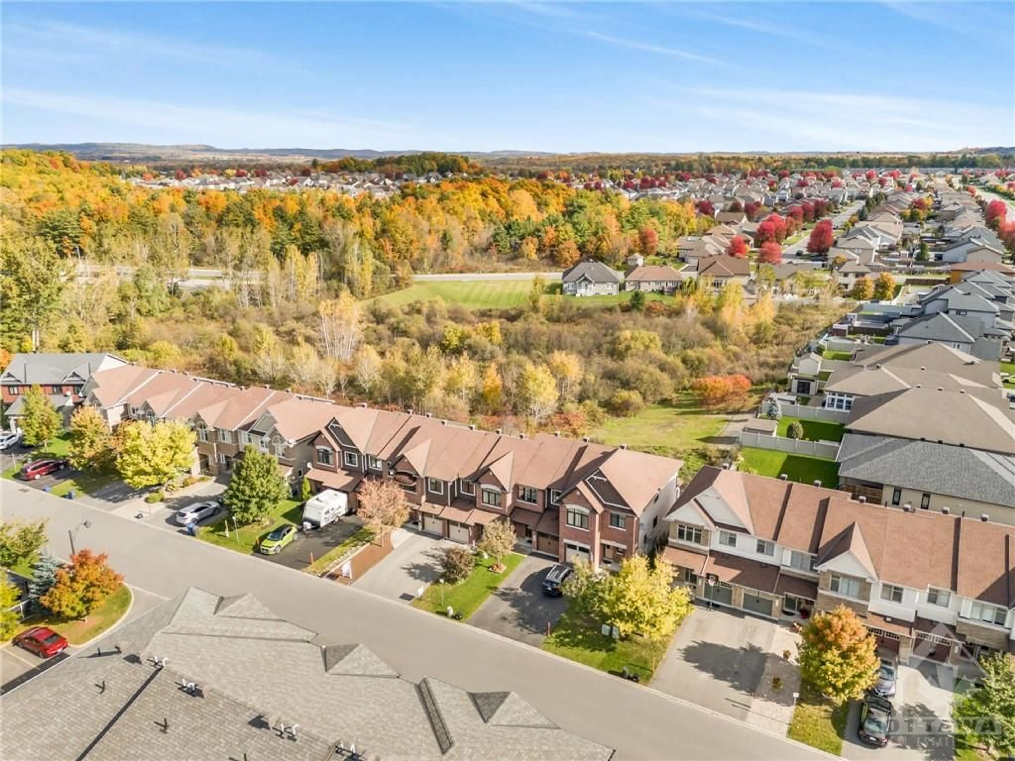 A pic from exterior of the house or condo, the street view for 2229 MARBLE Cres, Rockland Ontario K4K 0G9