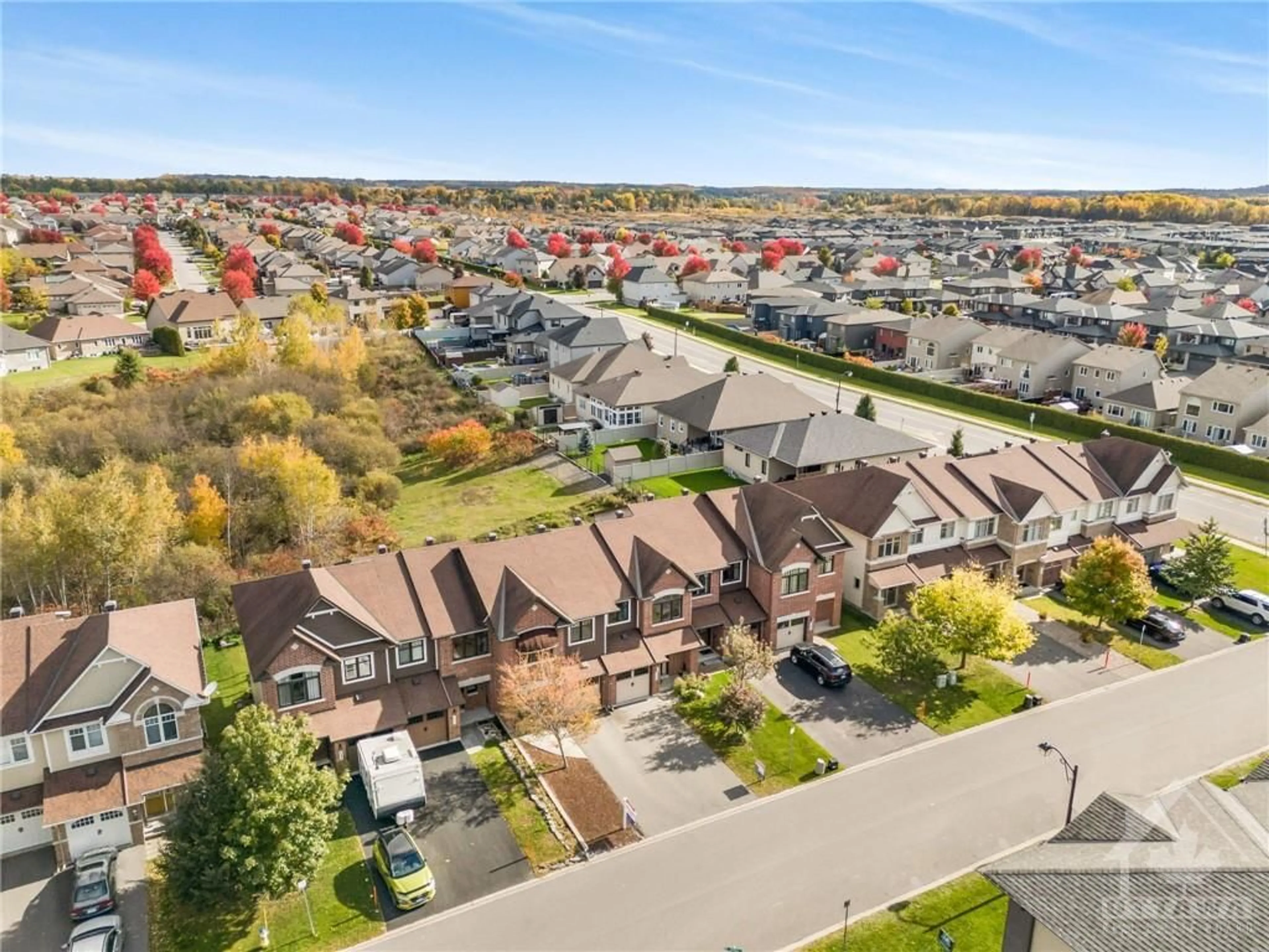 A pic from exterior of the house or condo, the street view for 2229 MARBLE Cres, Rockland Ontario K4K 0G9