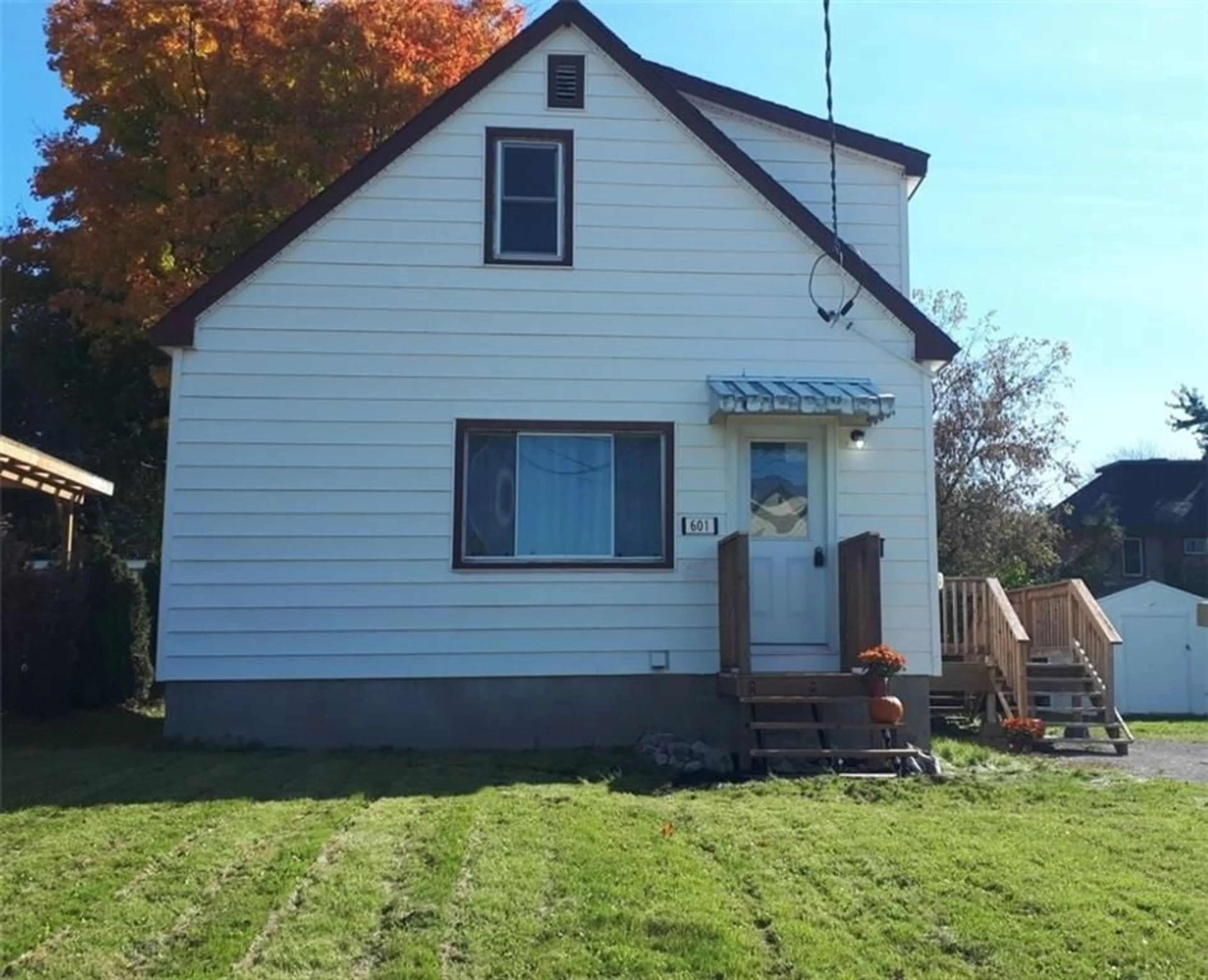 Frontside or backside of a home, cottage for 601 ALMIRA St, Pembroke Ontario K8A 4A1