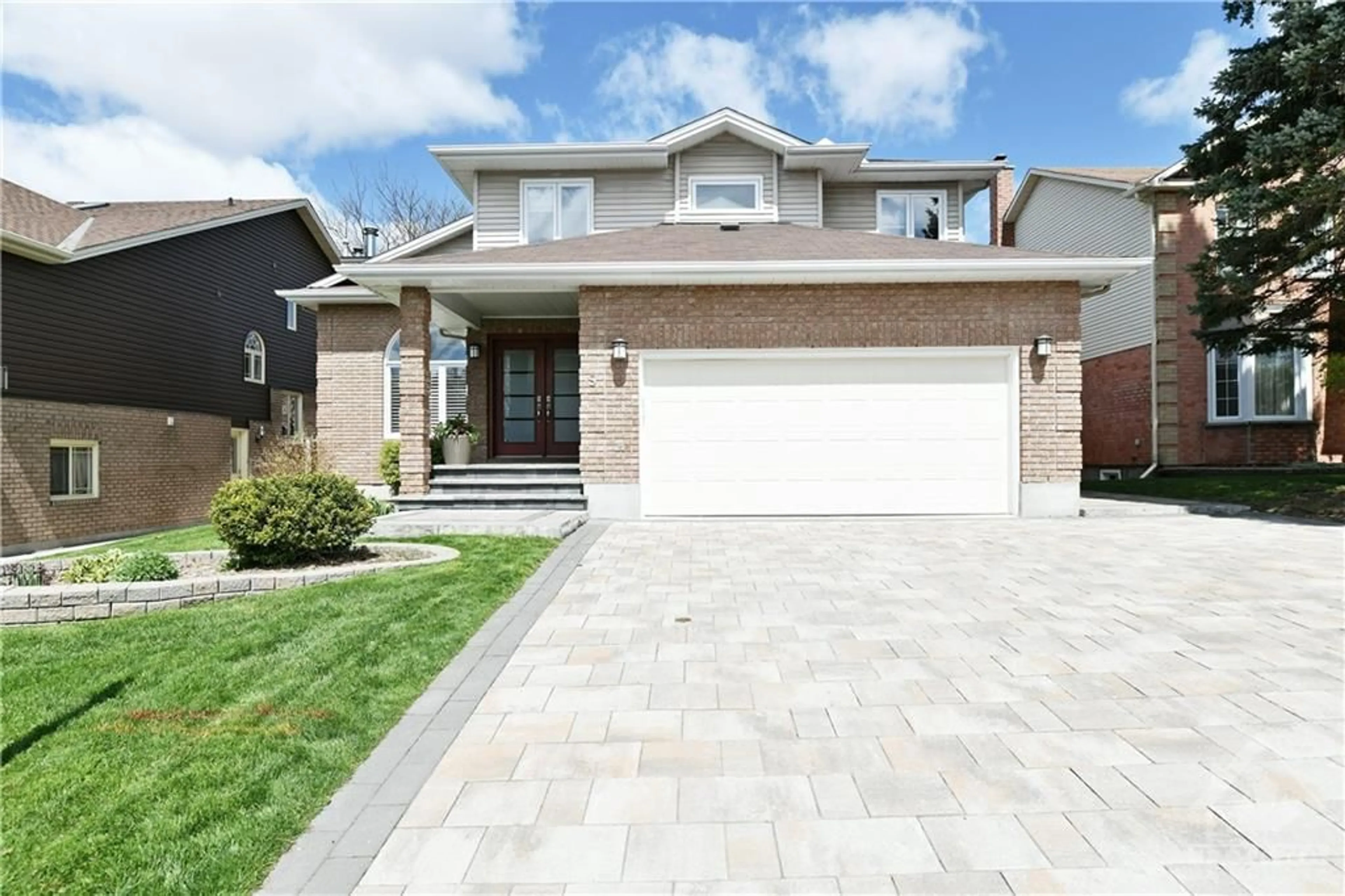 Frontside or backside of a home, the street view for 9 ROSETHORN Way, Kanata Ontario K2M 1P8