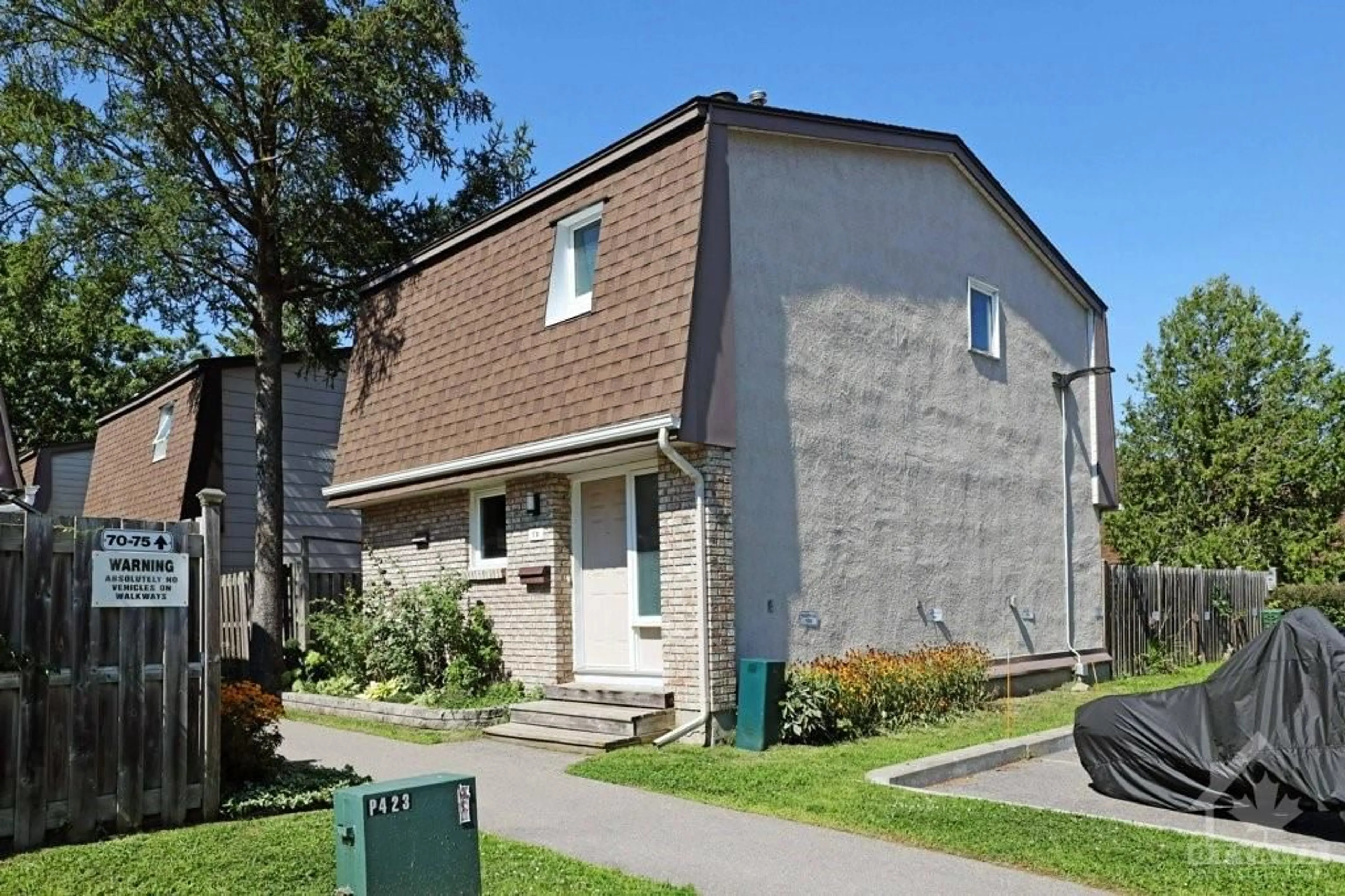 A pic from exterior of the house or condo, the street view for 3260 SOUTHGATE Rd #73, Ottawa Ontario K1V 8W9