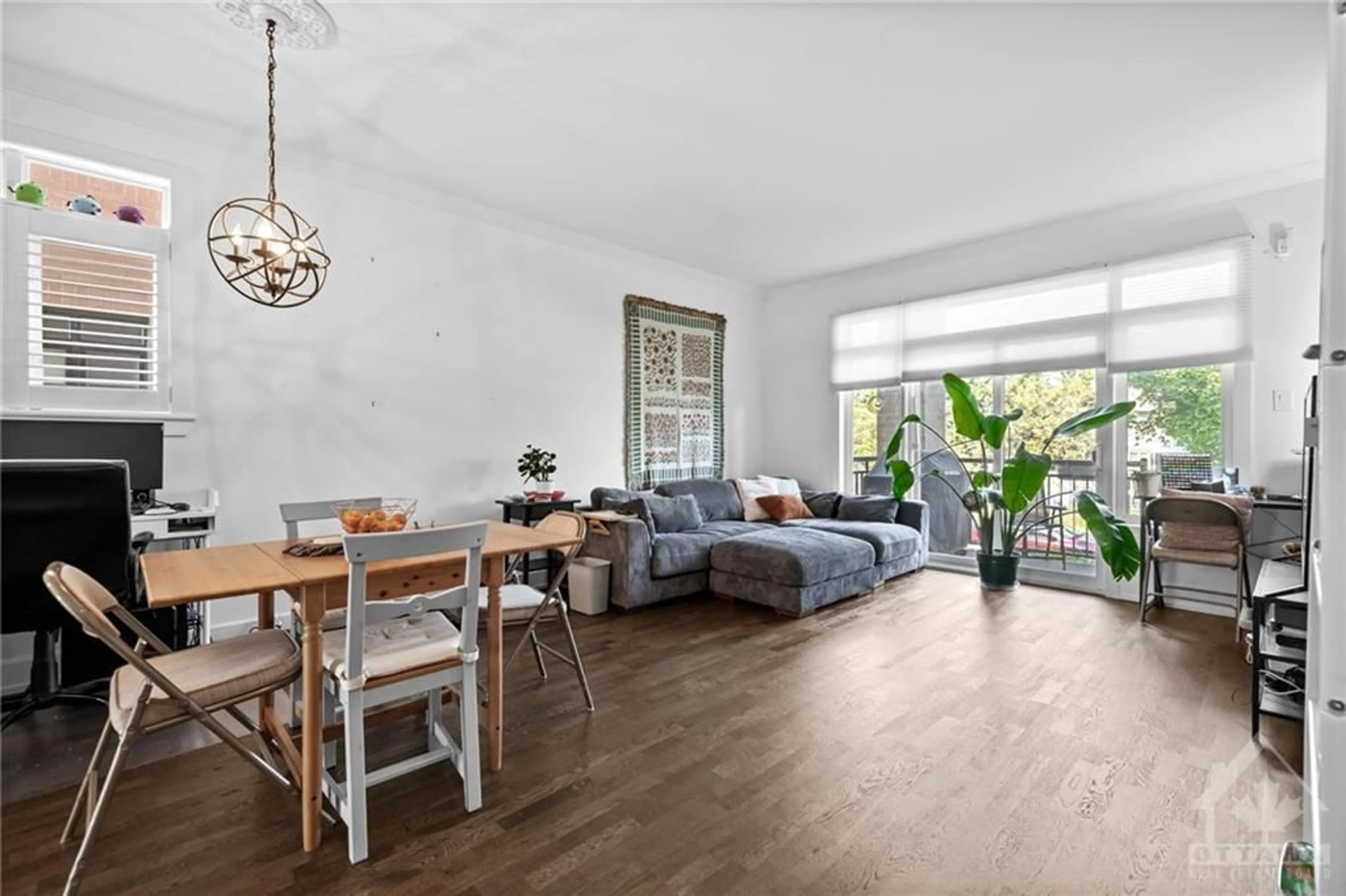 Living room, wood floors for 27 BERGERON Pvt, Ottawa Ontario K1C 0C2