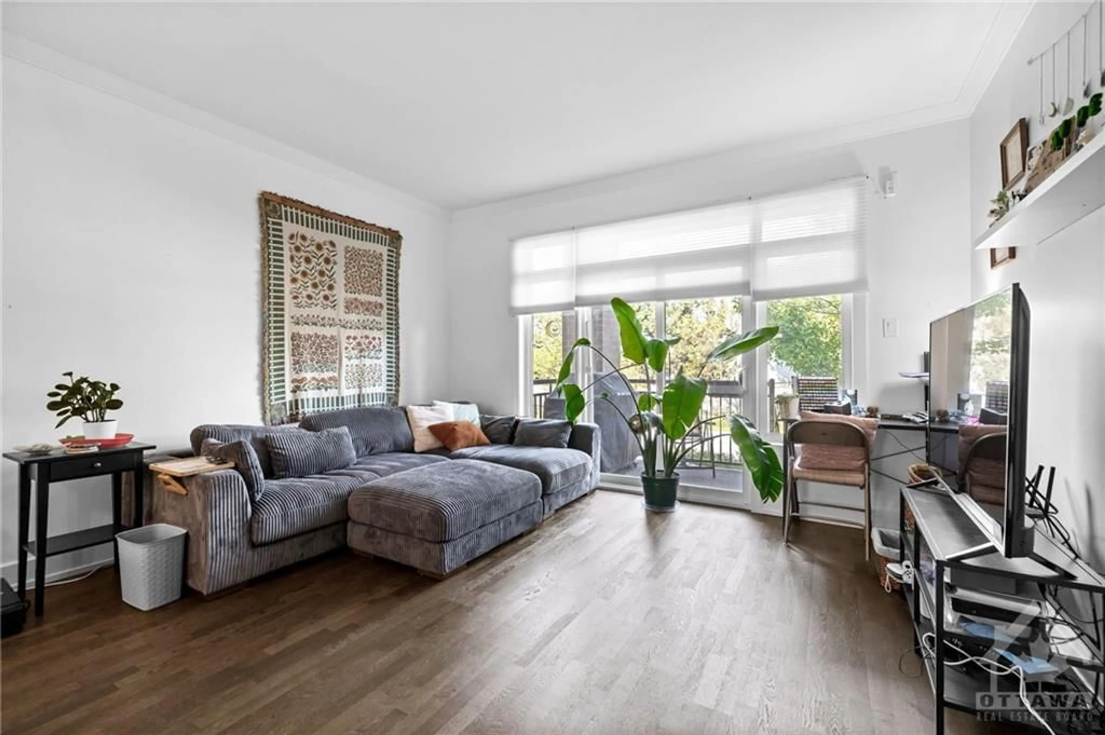 Living room, wood floors for 27 BERGERON Pvt, Ottawa Ontario K1C 0C2