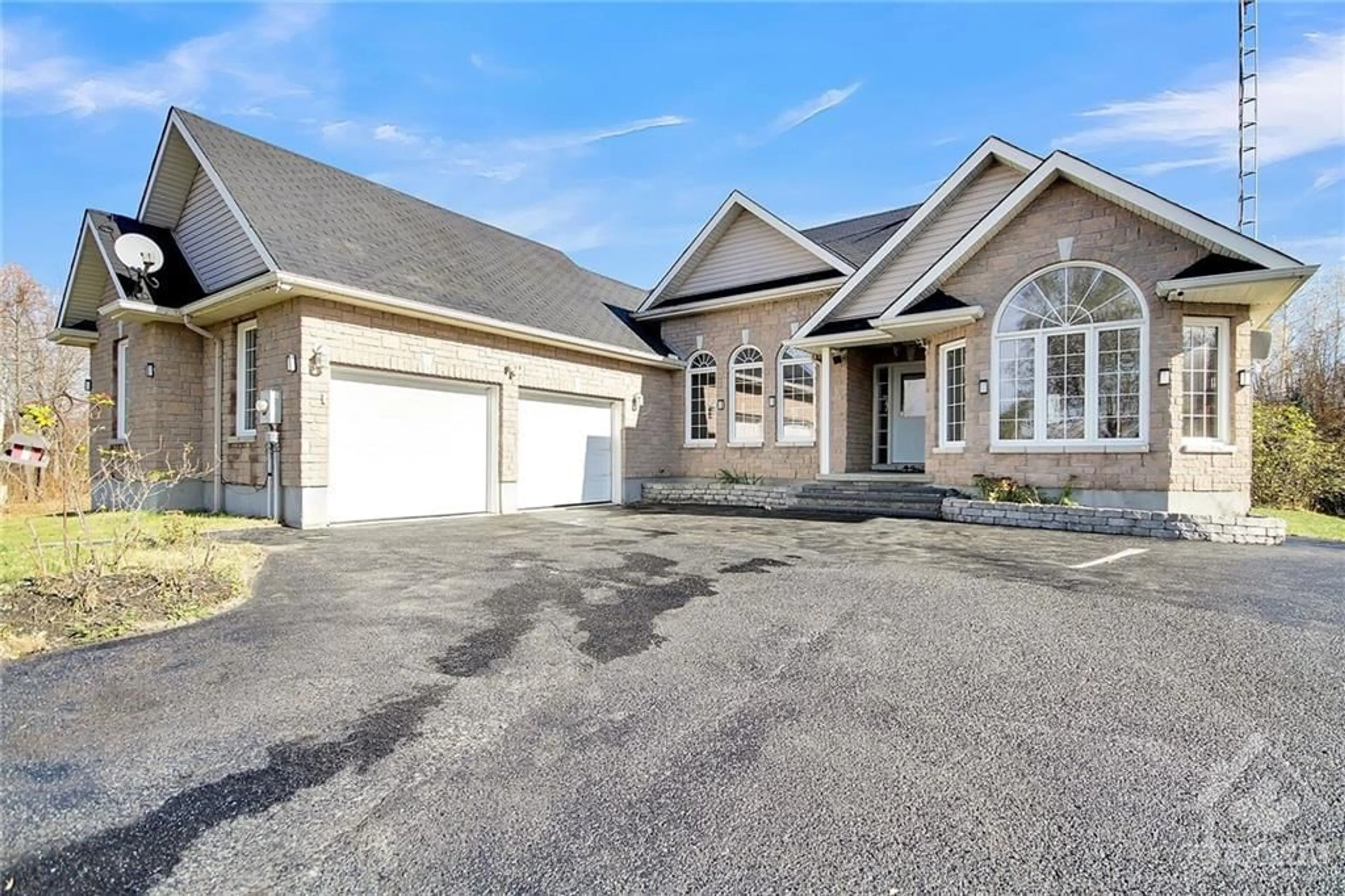 Frontside or backside of a home, cottage for 11 RIDEAU CROSSING Cres, Kemptville Ontario K0G 1J0