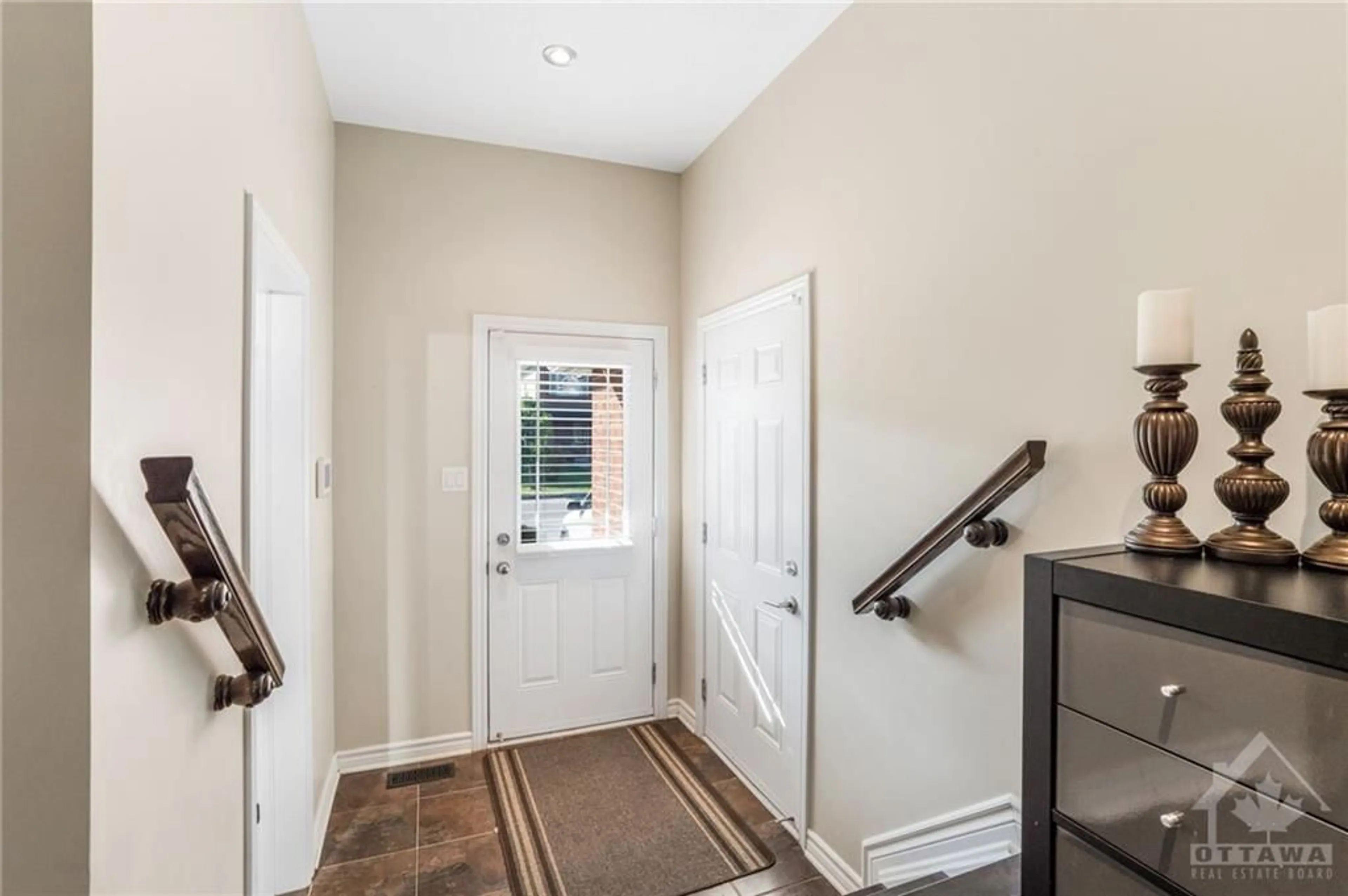 Indoor entryway for 151 MONTMORENCY Way, Orleans Ontario K4A 0J2