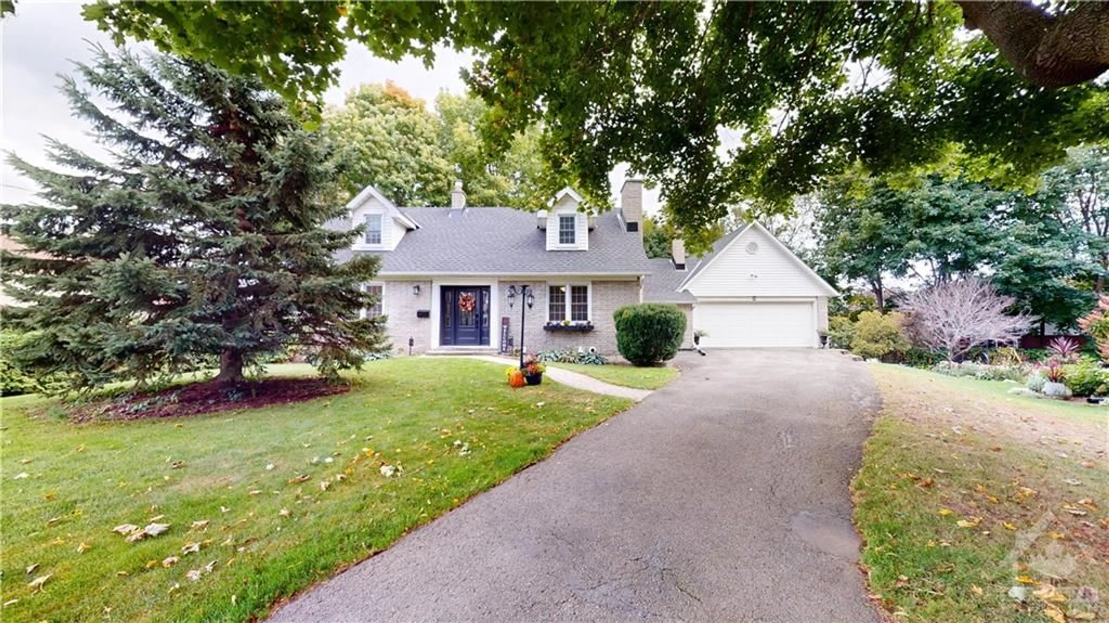 Frontside or backside of a home, the street view for 6 ELAINE Pl, Brockville Ontario K6V 1J7