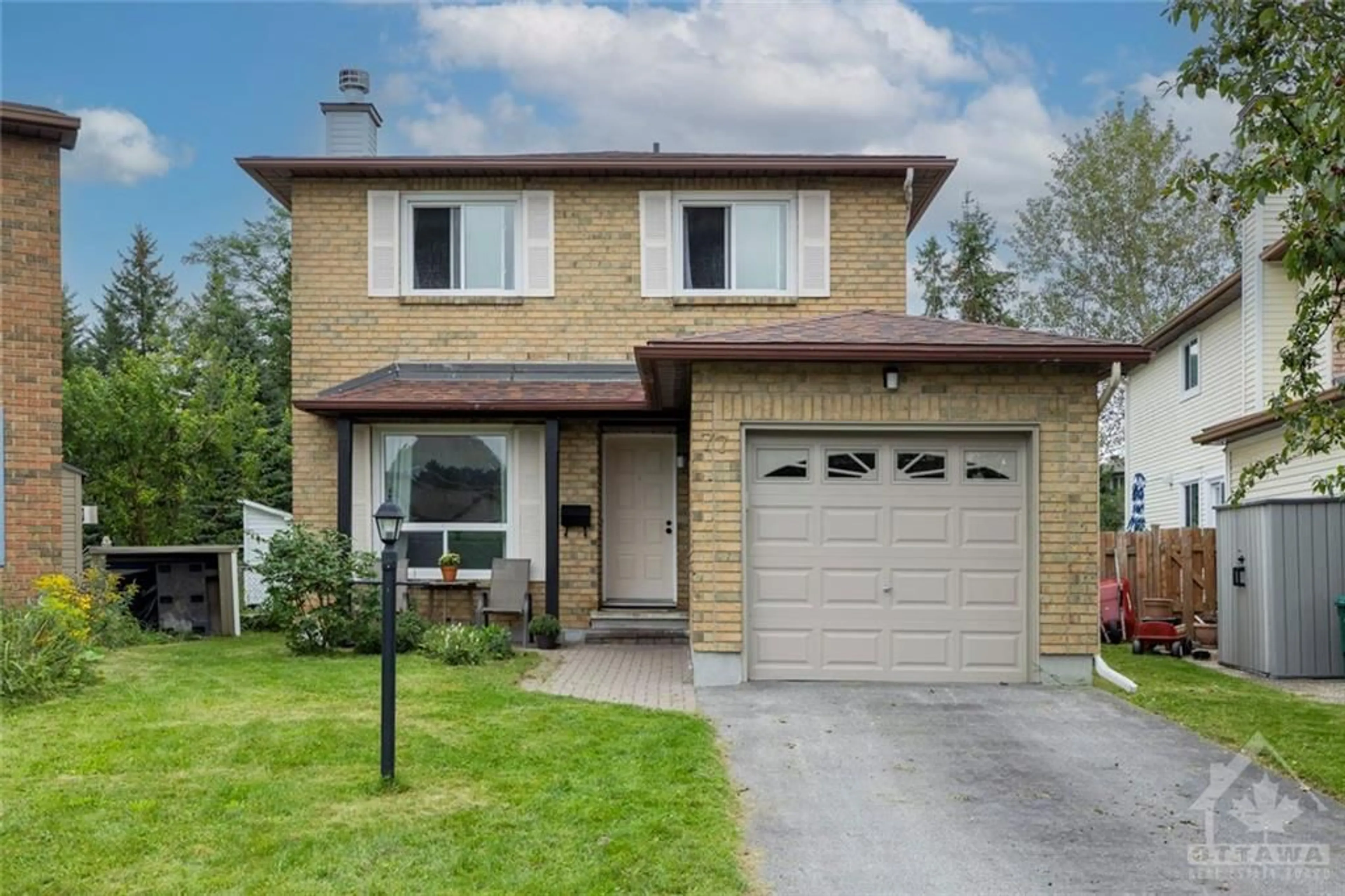 Frontside or backside of a home, cottage for 77 HEWITT Way, Ottawa Ontario K2L 3R2