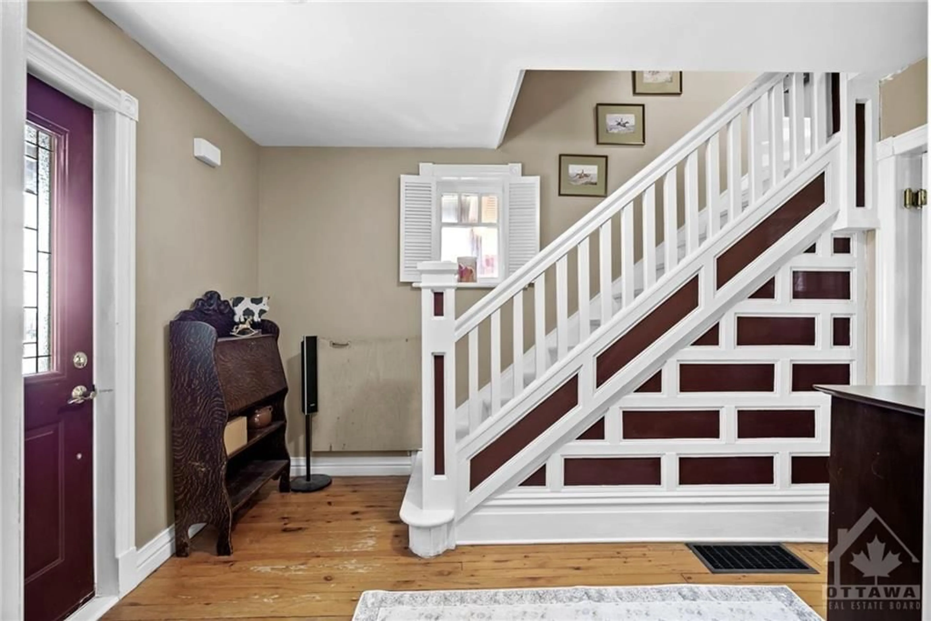 Indoor entryway, wood floors for 3293 PADEN Rd, North Gower Ontario K0A 2T0