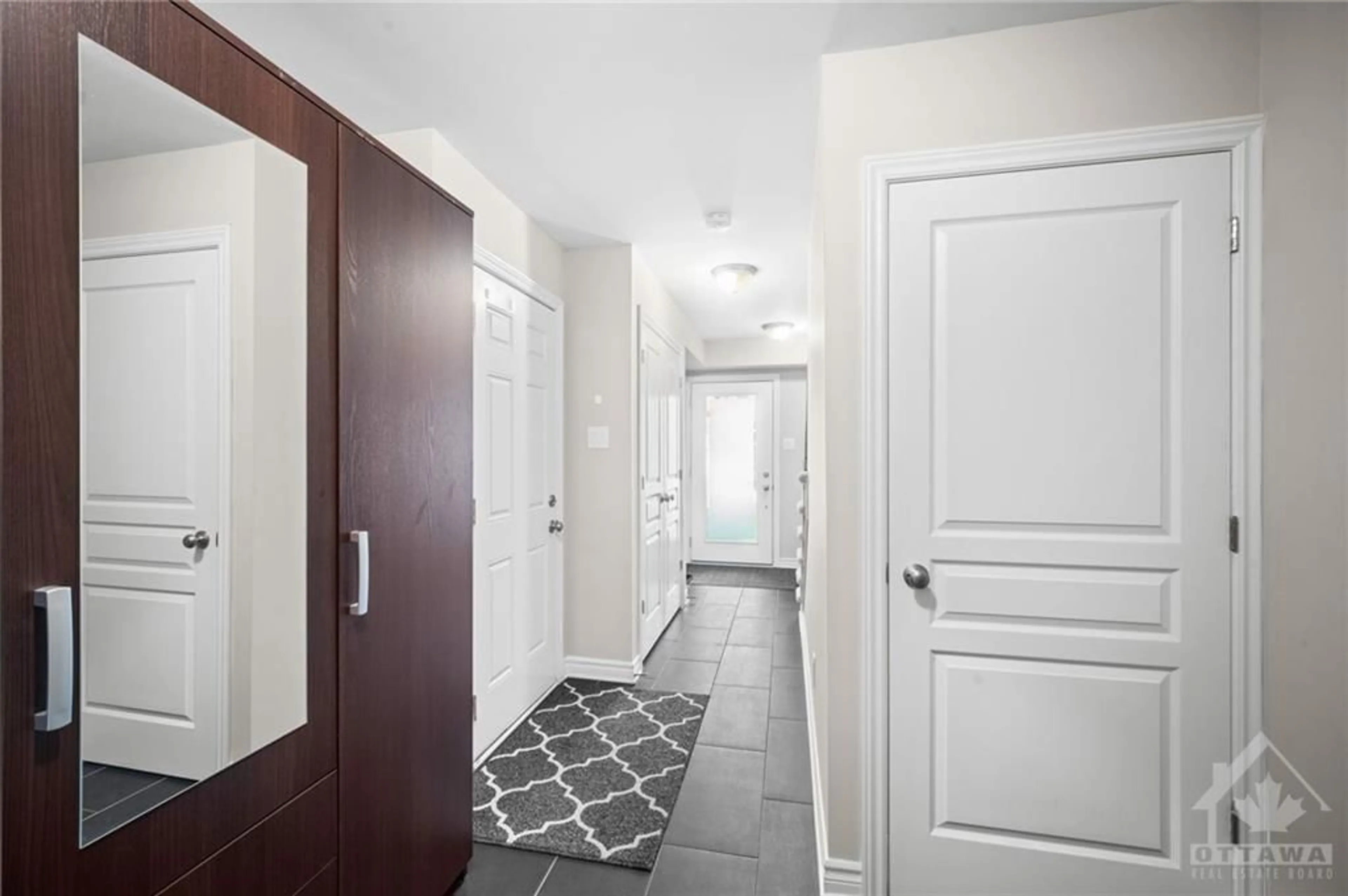 Indoor entryway, carpet floors for 106 WILD CALLA Way, Ottawa Ontario K1W 0J7