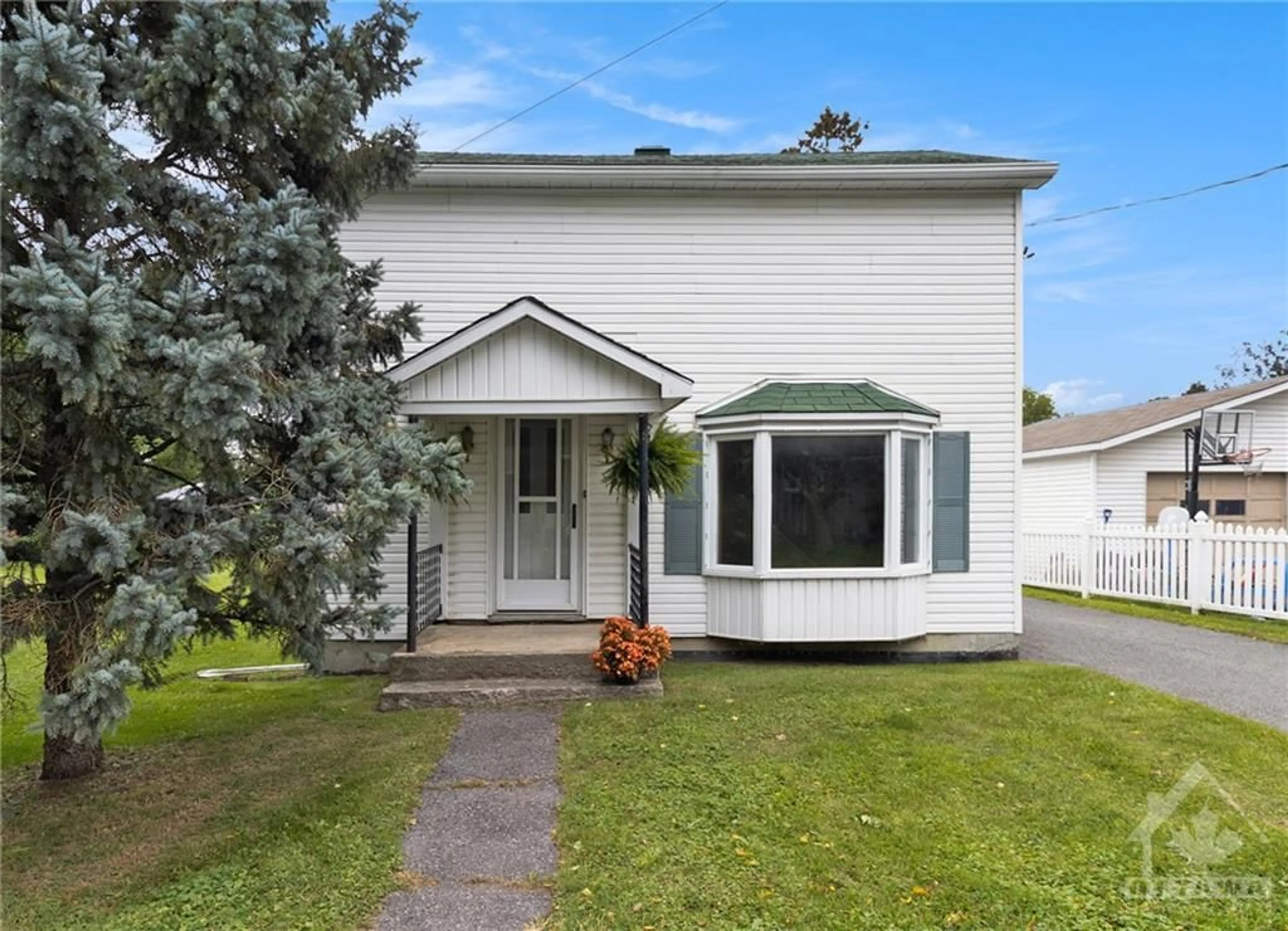 Frontside or backside of a home, cottage for 65 JOSEPH St, Chesterville Ontario K0C 1H0