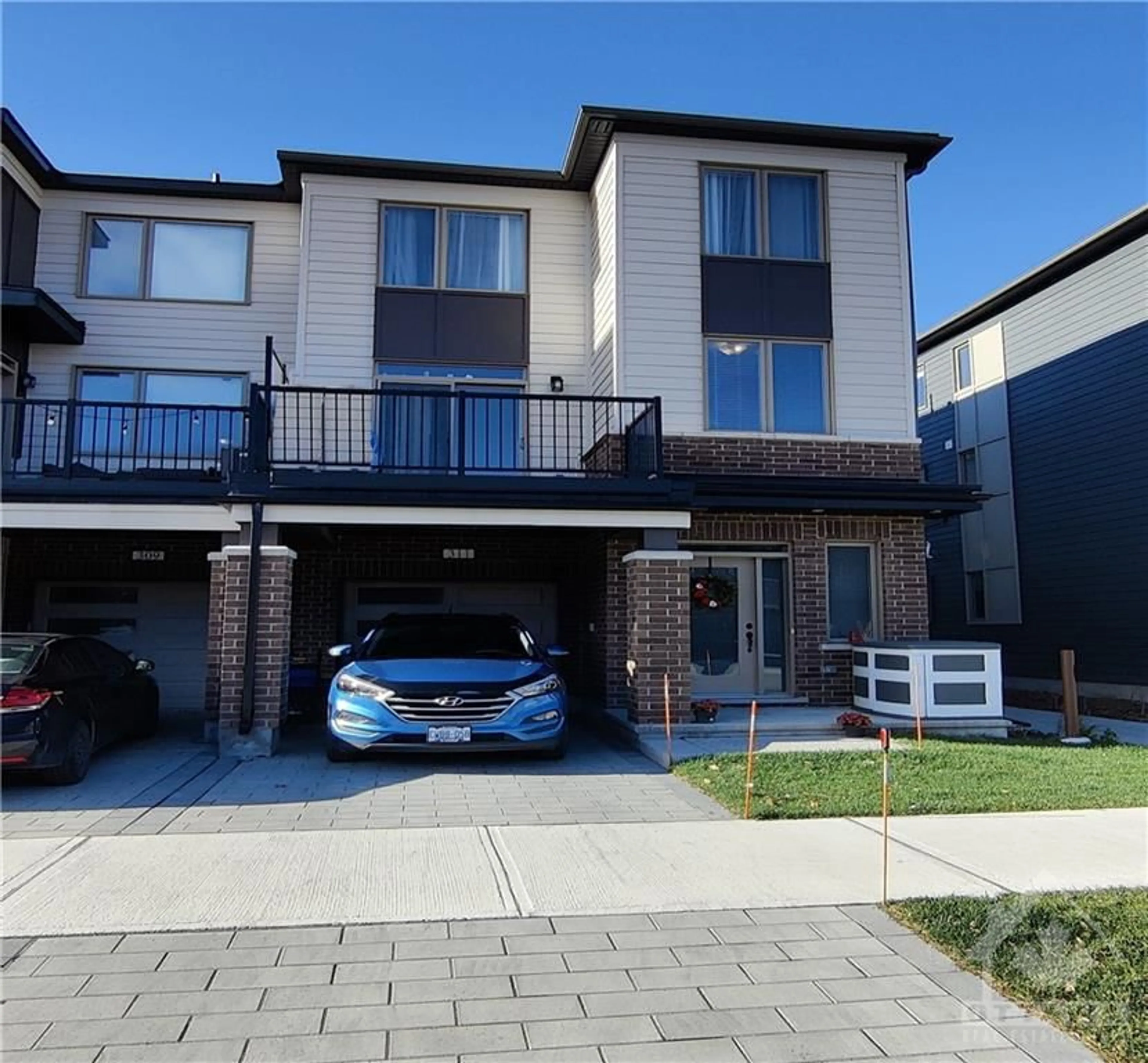 A pic from exterior of the house or condo, the street view for 311 SQUADRON Cres, Ottawa Ontario K1K 4Z4