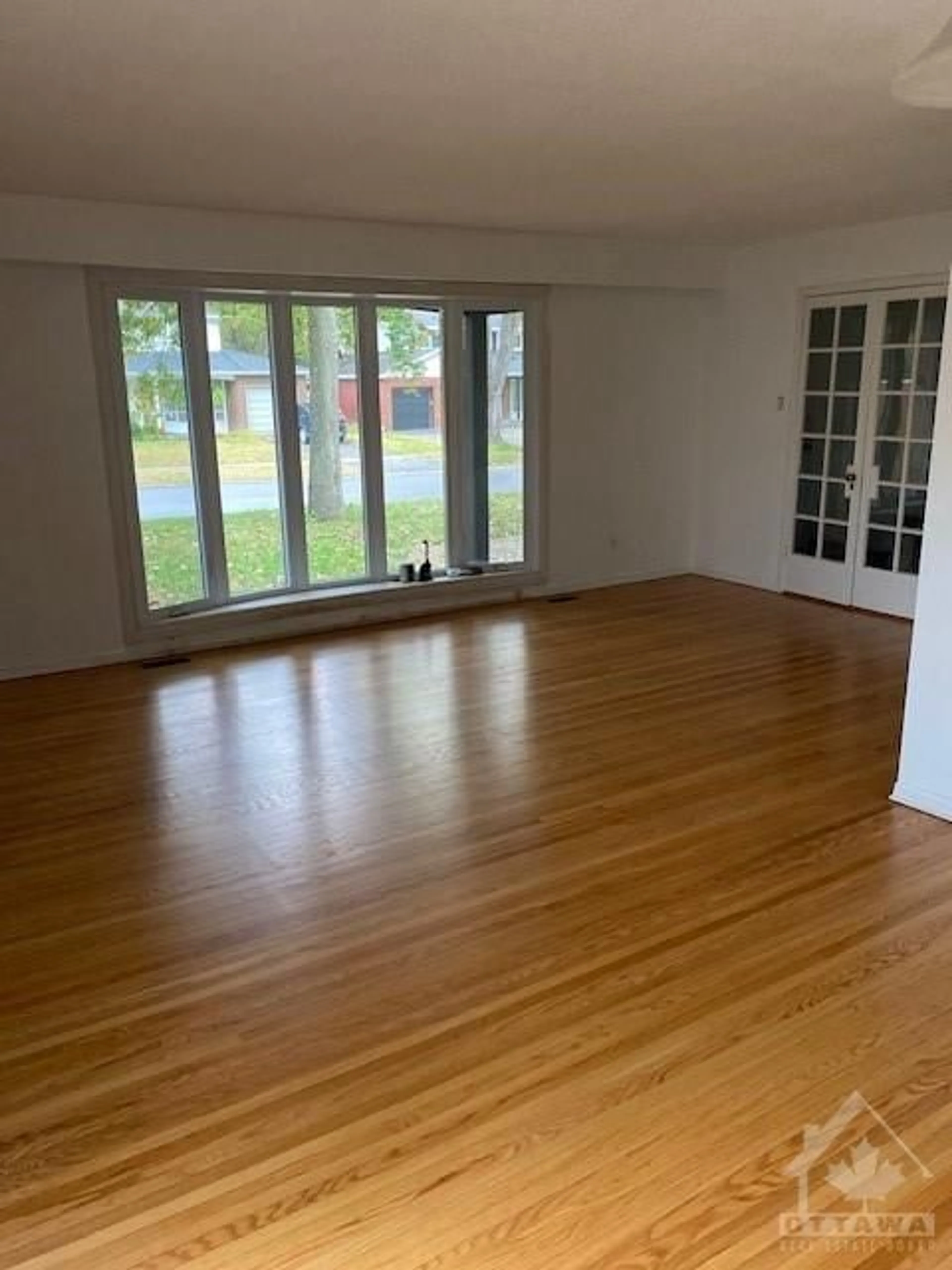 A pic of a room, wood floors for 7 WESTPARK Dr, Ottawa Ontario K1B 3H8