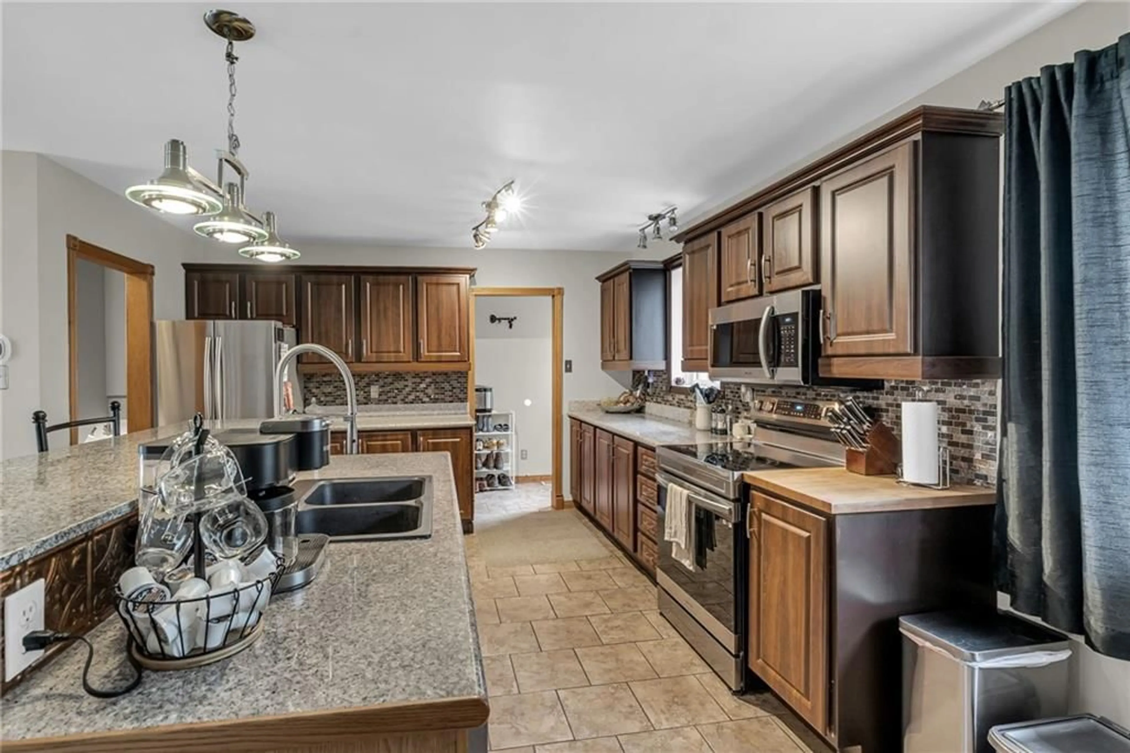 Open concept kitchen for 5400 COUNTY 12 Rd, Ingleside Ontario K0C 1M0