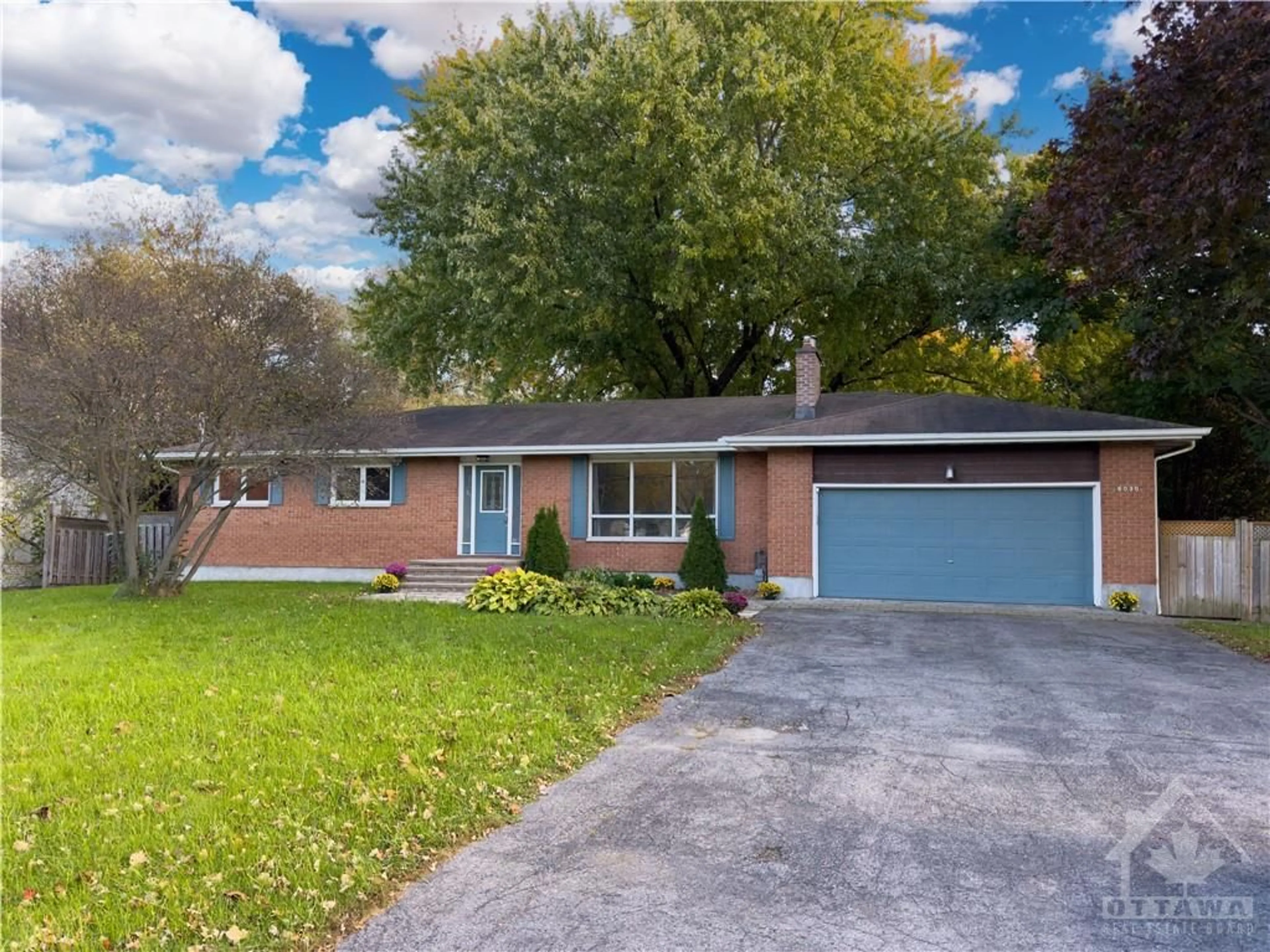 Frontside or backside of a home, cottage for 6030 PERTH St, Richmond Ontario K0A 2Z0