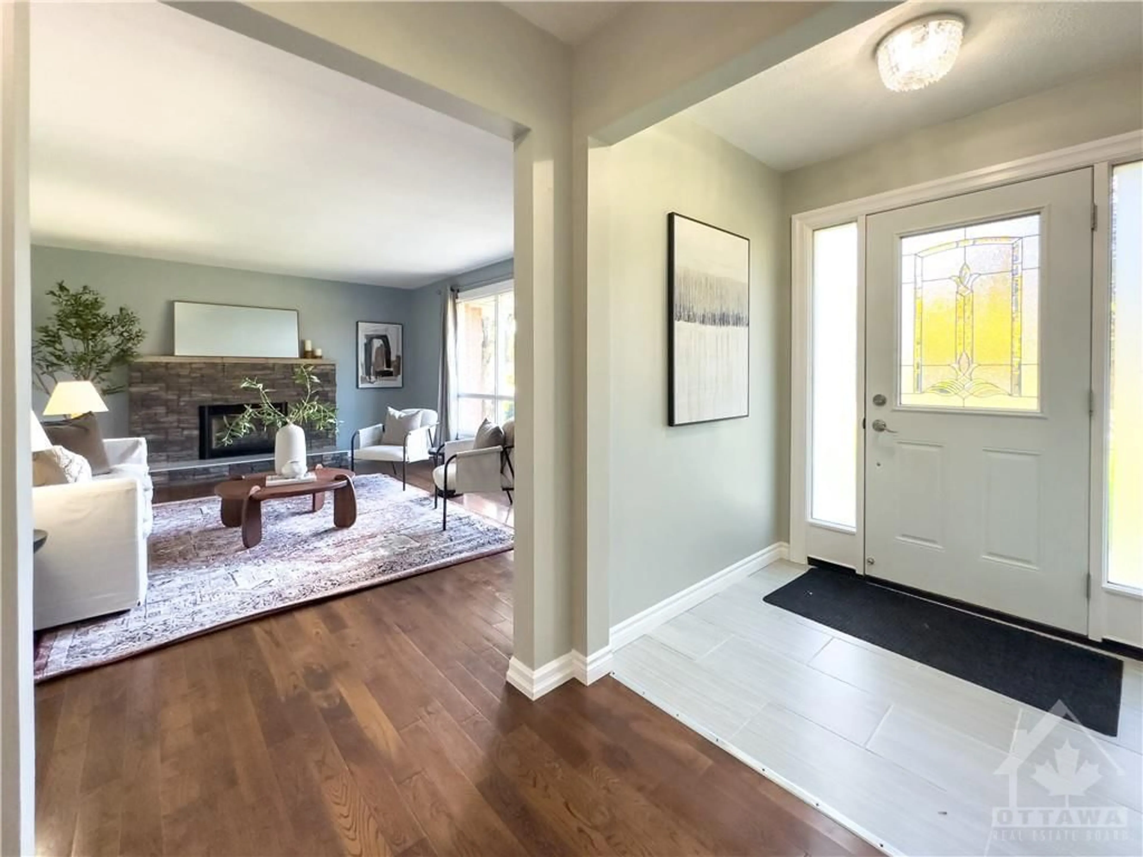 Indoor entryway, wood floors for 6030 PERTH St, Richmond Ontario K0A 2Z0