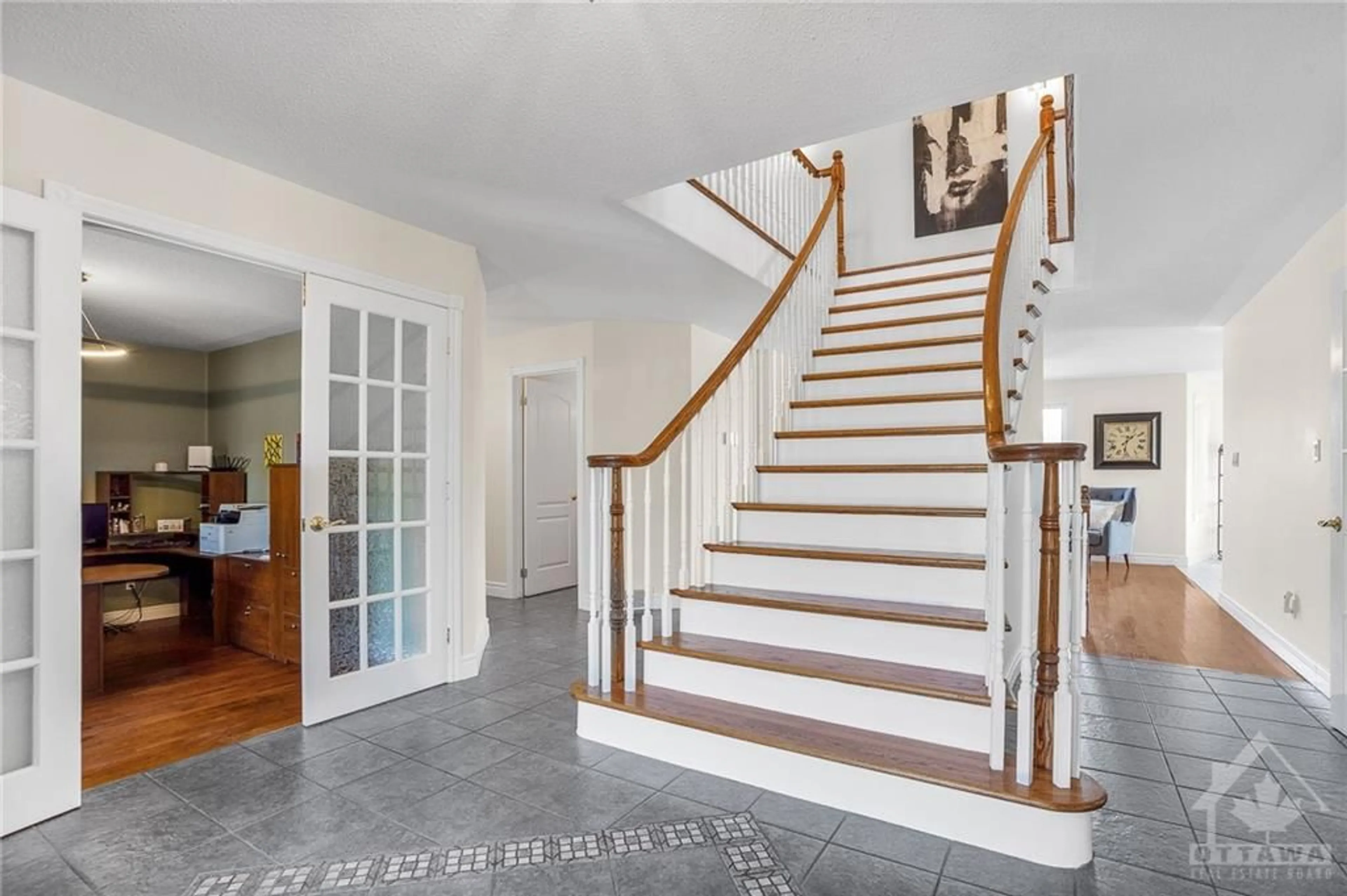 Indoor foyer, wood floors for 1409 GAUTHIER St, Ottawa Ontario K4C 1E2