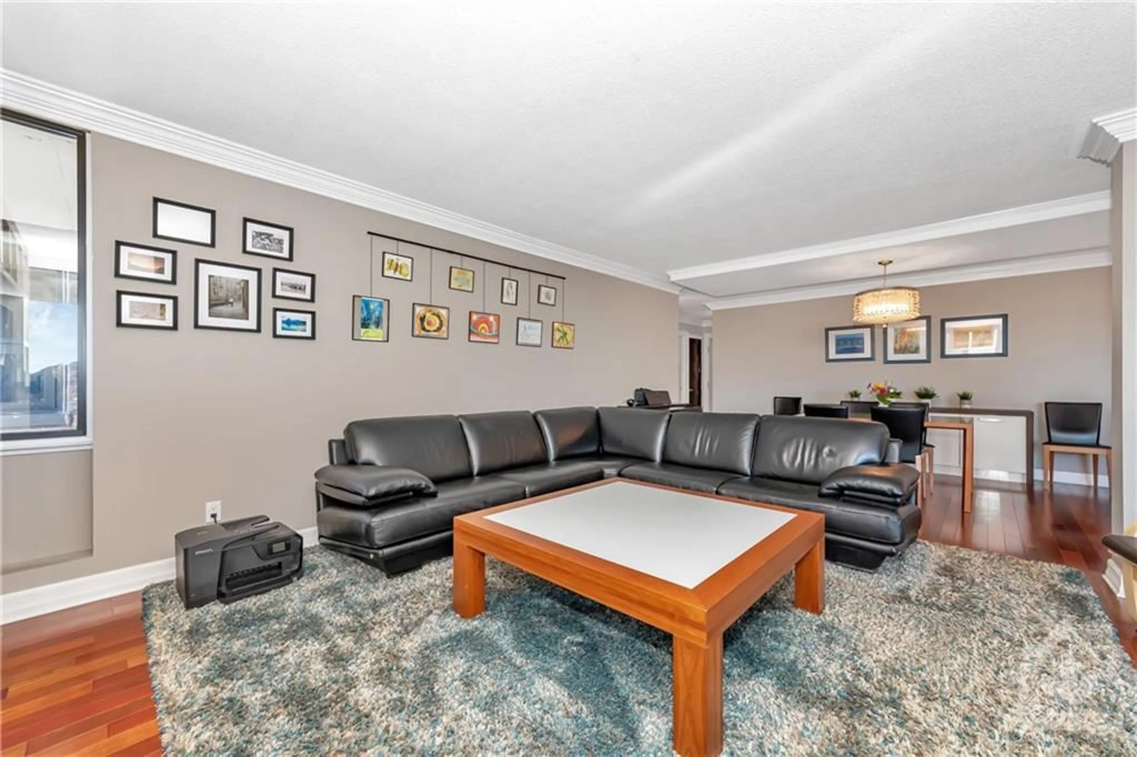 Living room, carpet floors for 71 SOMERSET St #1705, Ottawa Ontario K2P 2G2