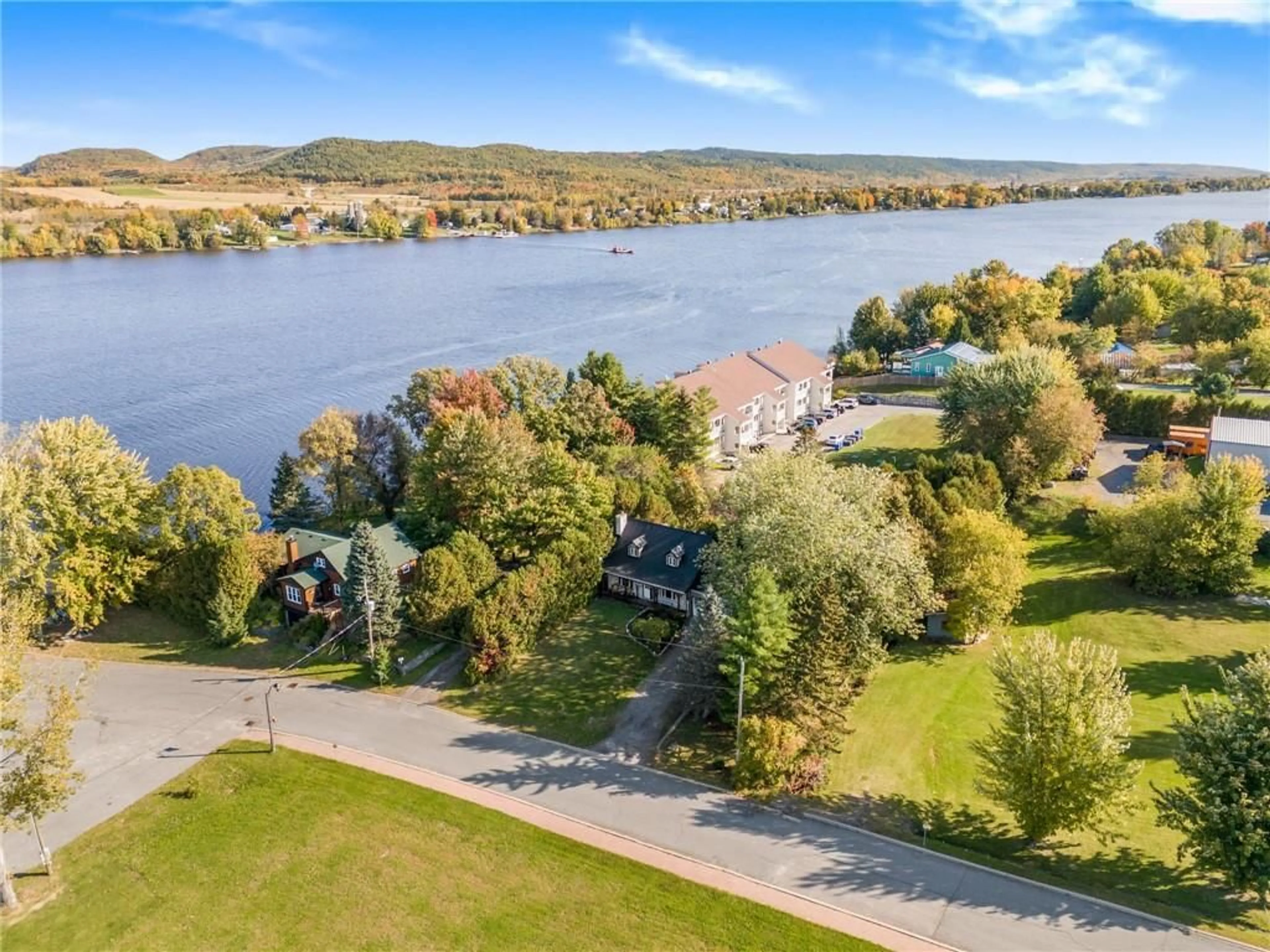 A pic from exterior of the house or condo, the view of lake or river for 1945 DU QUAI St, Lefaivre Ontario K0B 1J0