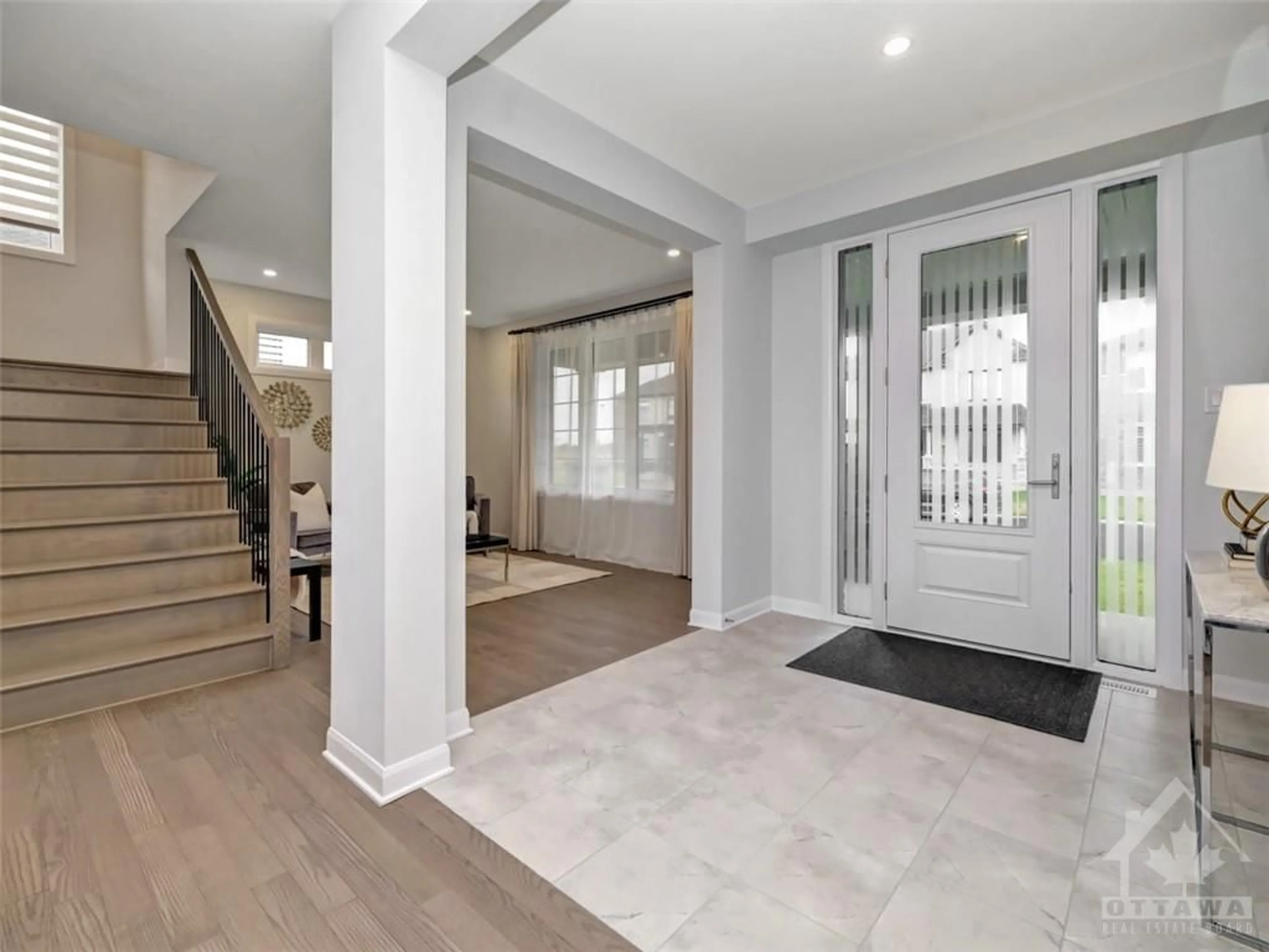 Indoor foyer, wood floors for 752 SHOAL St, Ottawa Ontario K4M 0X4