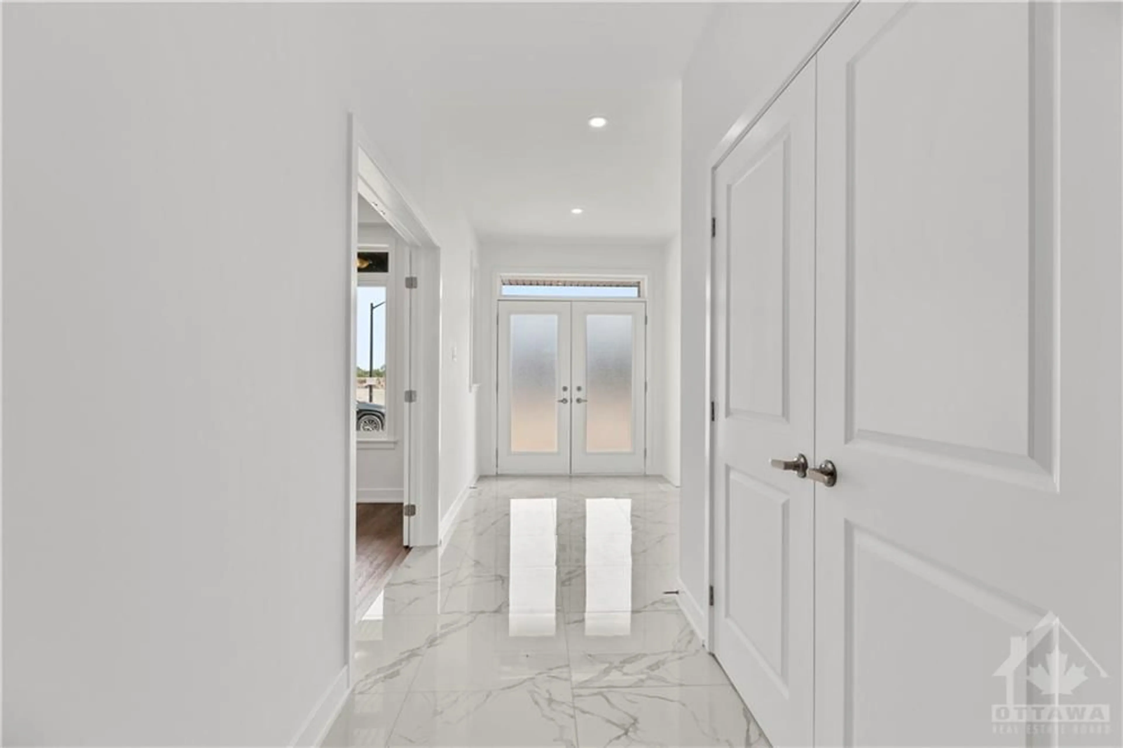 Indoor entryway, ceramic floors for 2012 ACOUSTIC Way, Ottawa Ontario K4M 0L7