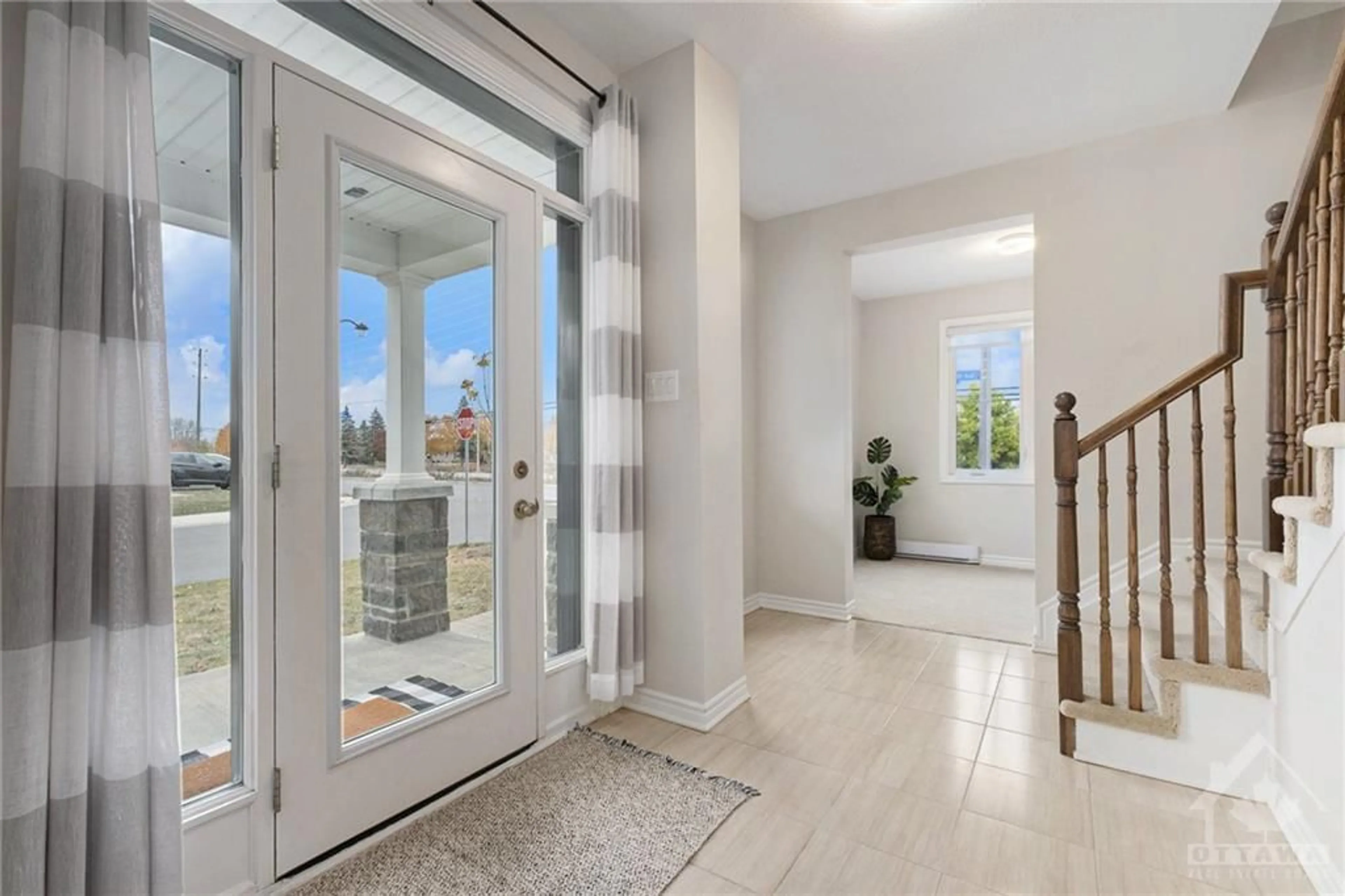 Indoor entryway, wood floors for 201 HIBERNIAN Walk, Stittsville Ontario K2V 0R6